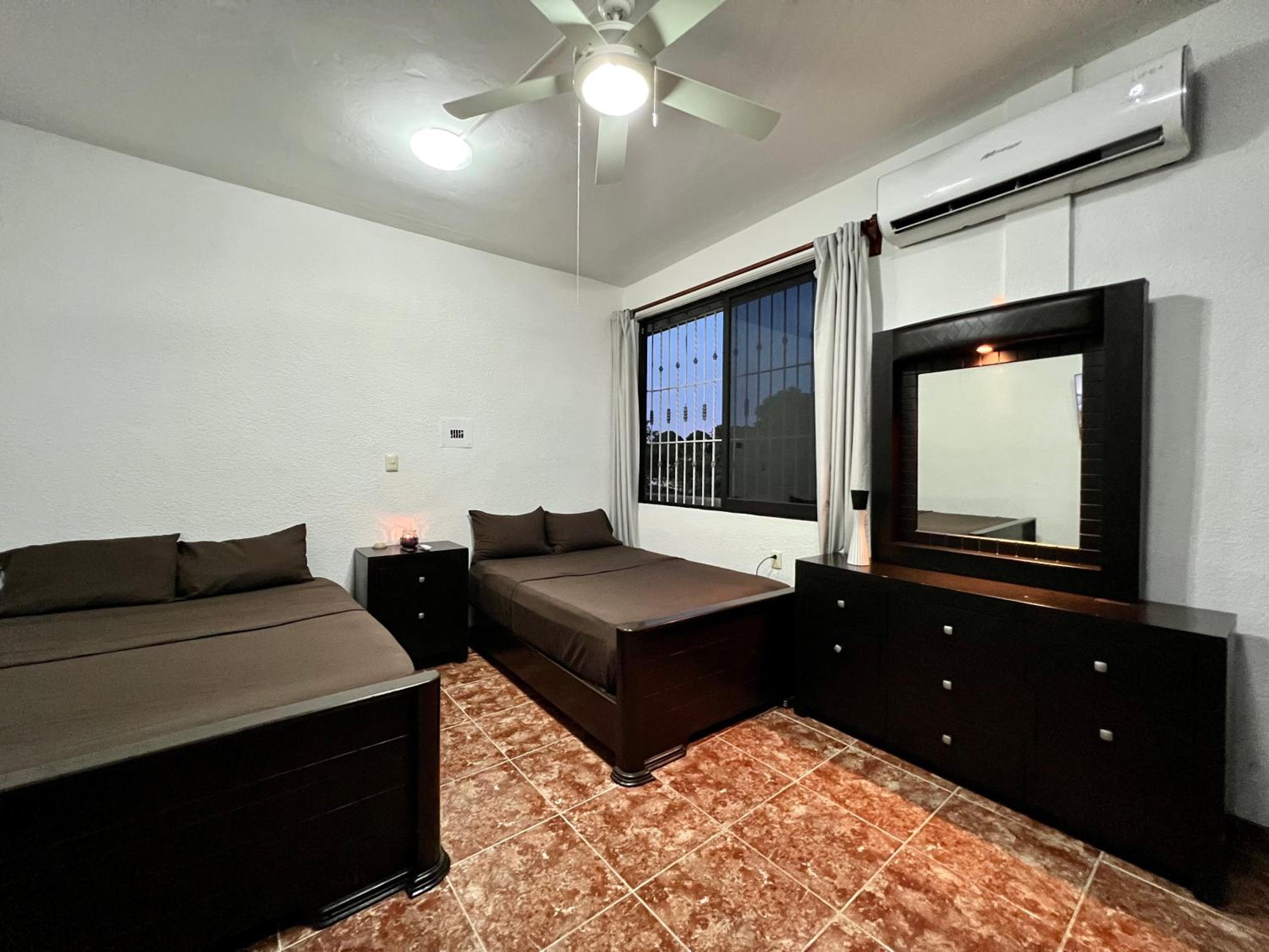 Quadruple Room with Private Bathroom photo 2