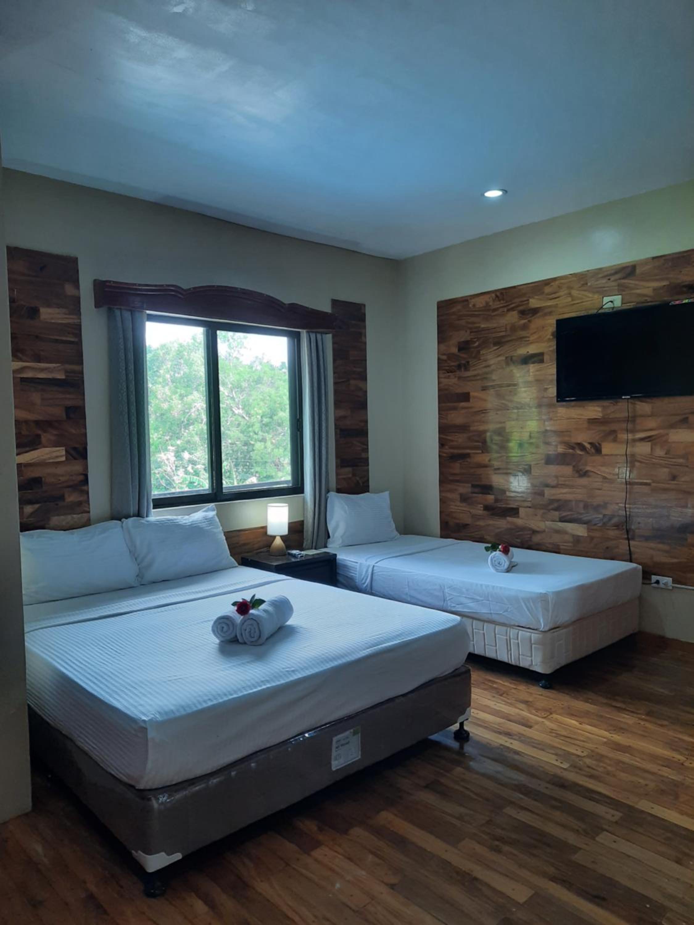 Double or Twin Room with Extra Bed - Photo 10