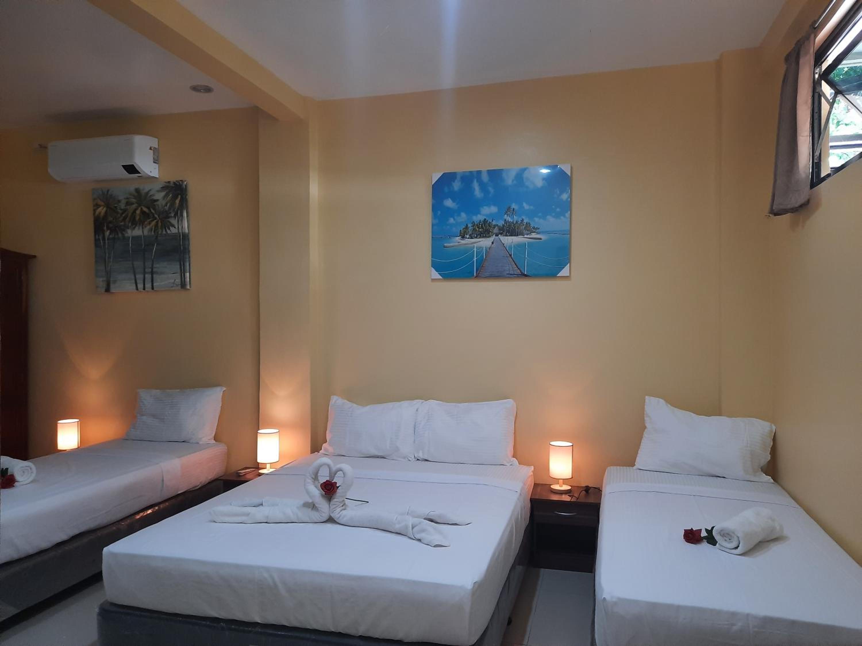 Deluxe Family Room - Photo 11