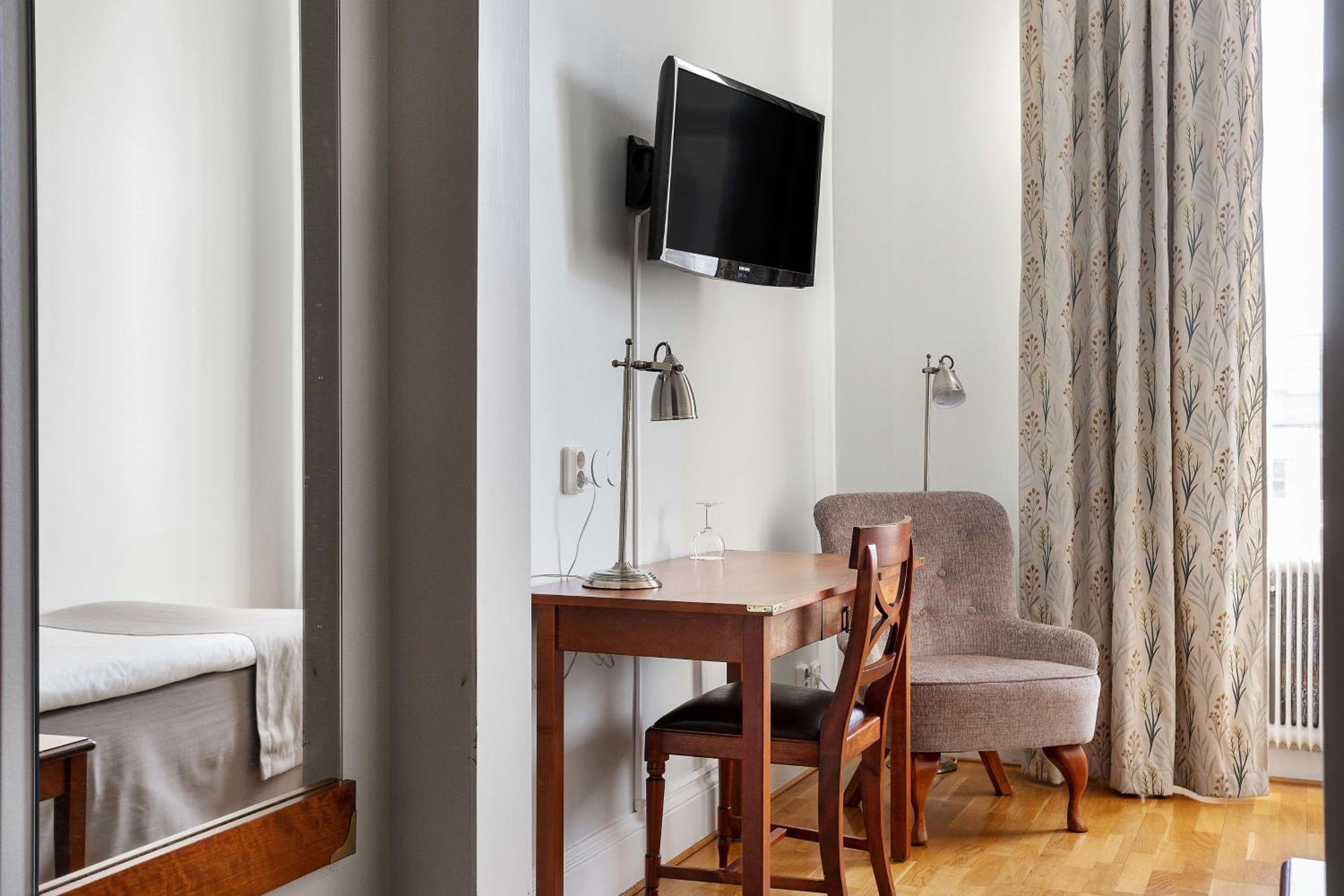 Standard Single Room with Single Bed - Non-Smoking photo 1