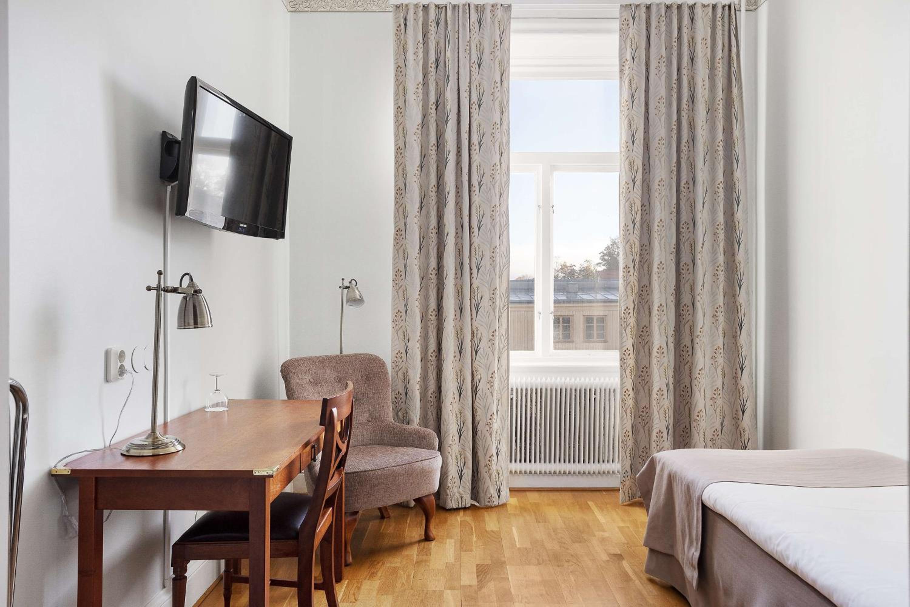 Standard Single Room with Single Bed - Non-Smoking photo 3