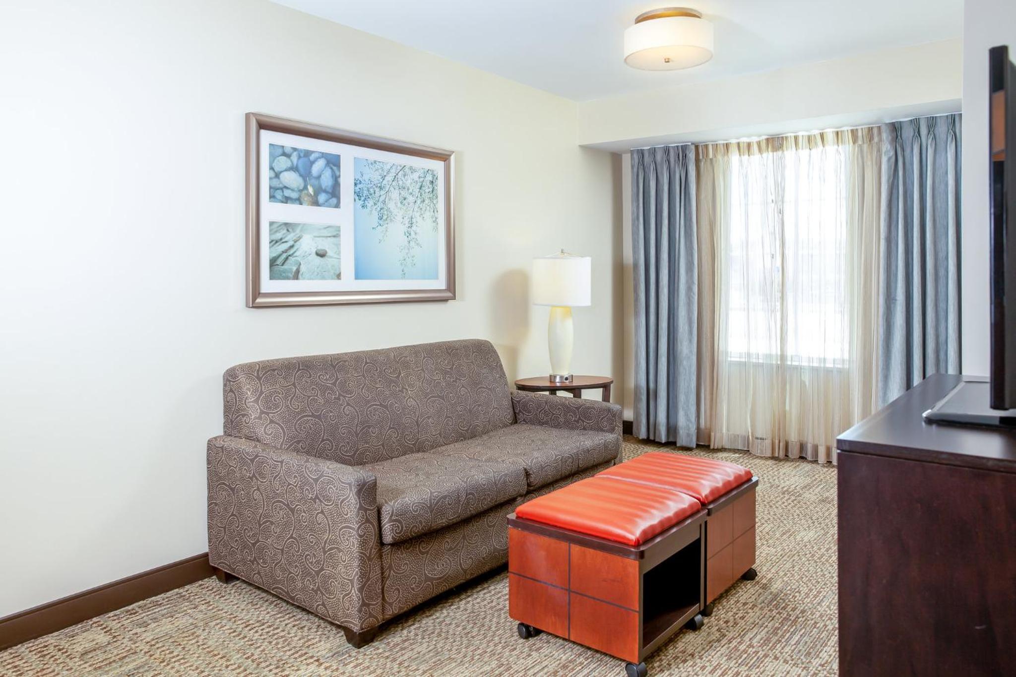 Two-Bedroom Suite with One King and Two Queen Beds - Non-Smoking photo 2