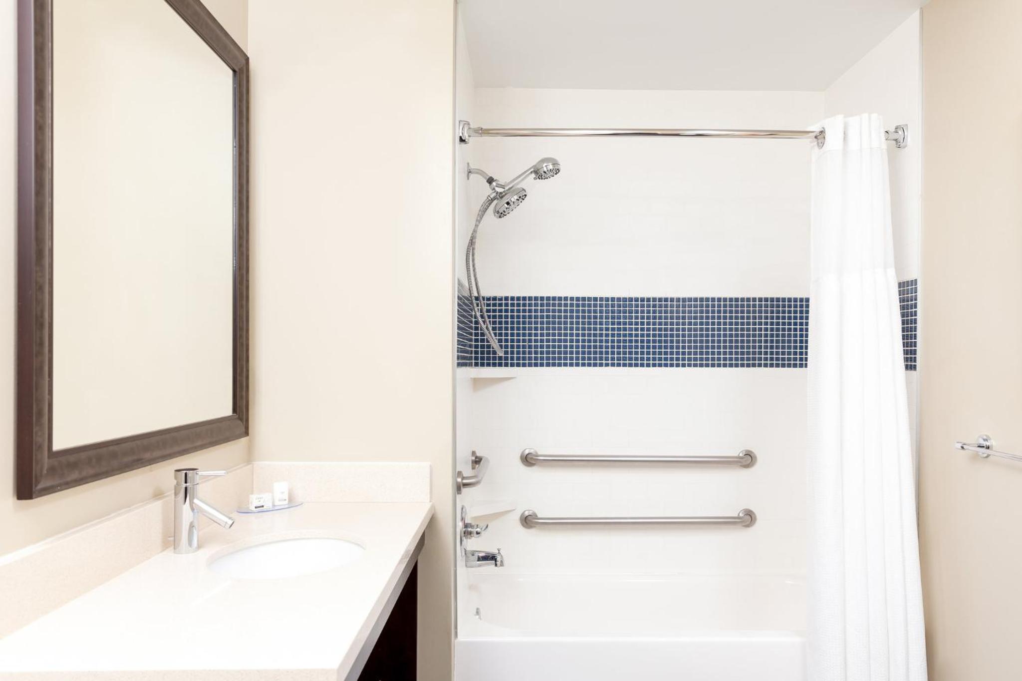 King Studio Suite - Mobility Access Tub/Non-Smoking photo 2