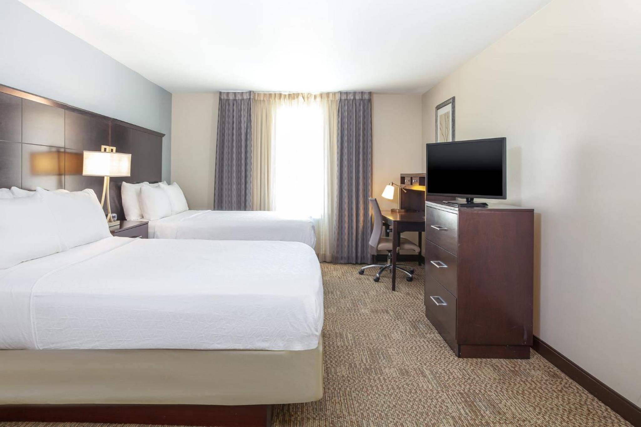 One-Bedroom Queen Suite with Two Queen Beds photo 1