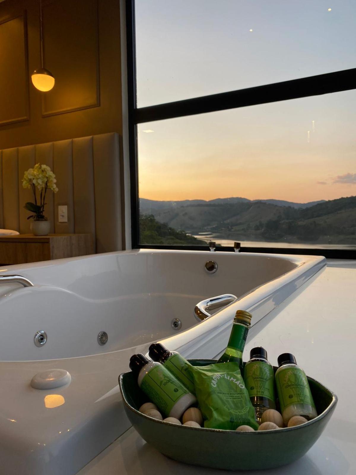 King Suite with Spa Bath - Photo 3