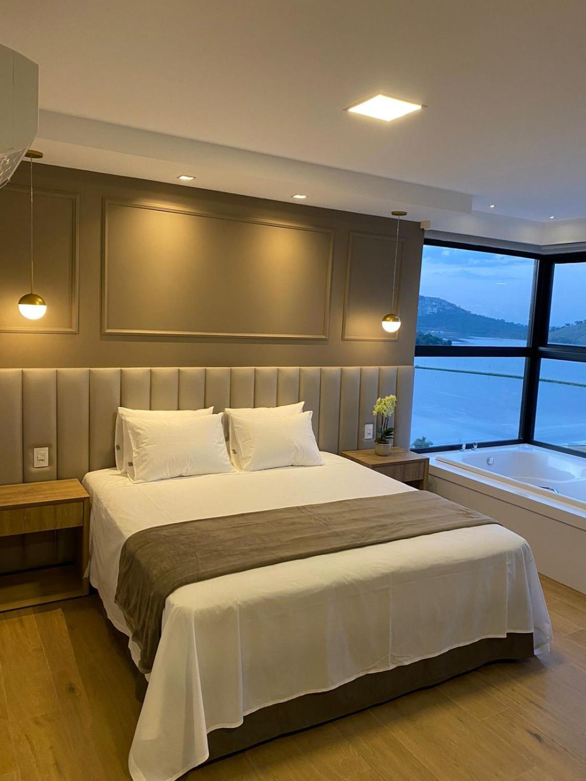 King Suite with Spa Bath - Photo 1