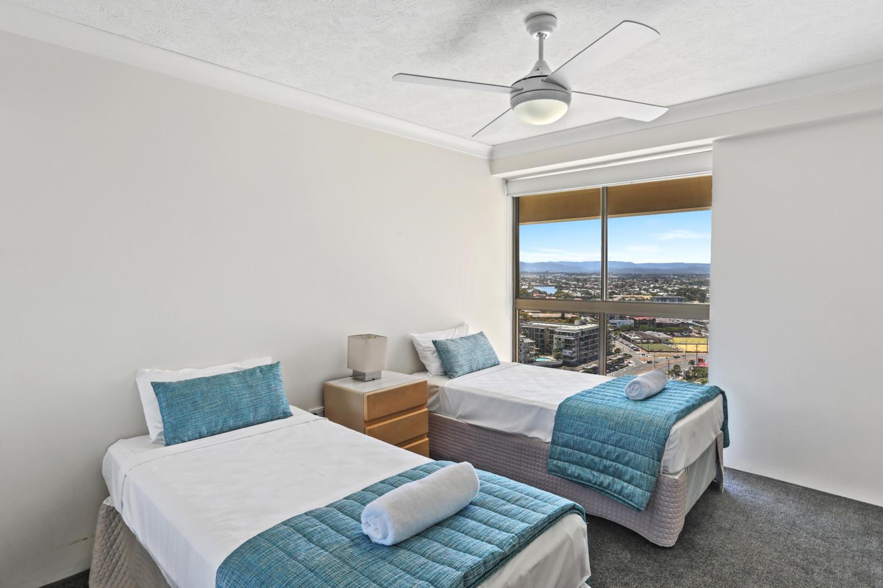 Day Time Explorer - Two-Bedroom Apartment with Ocean View, photo 6