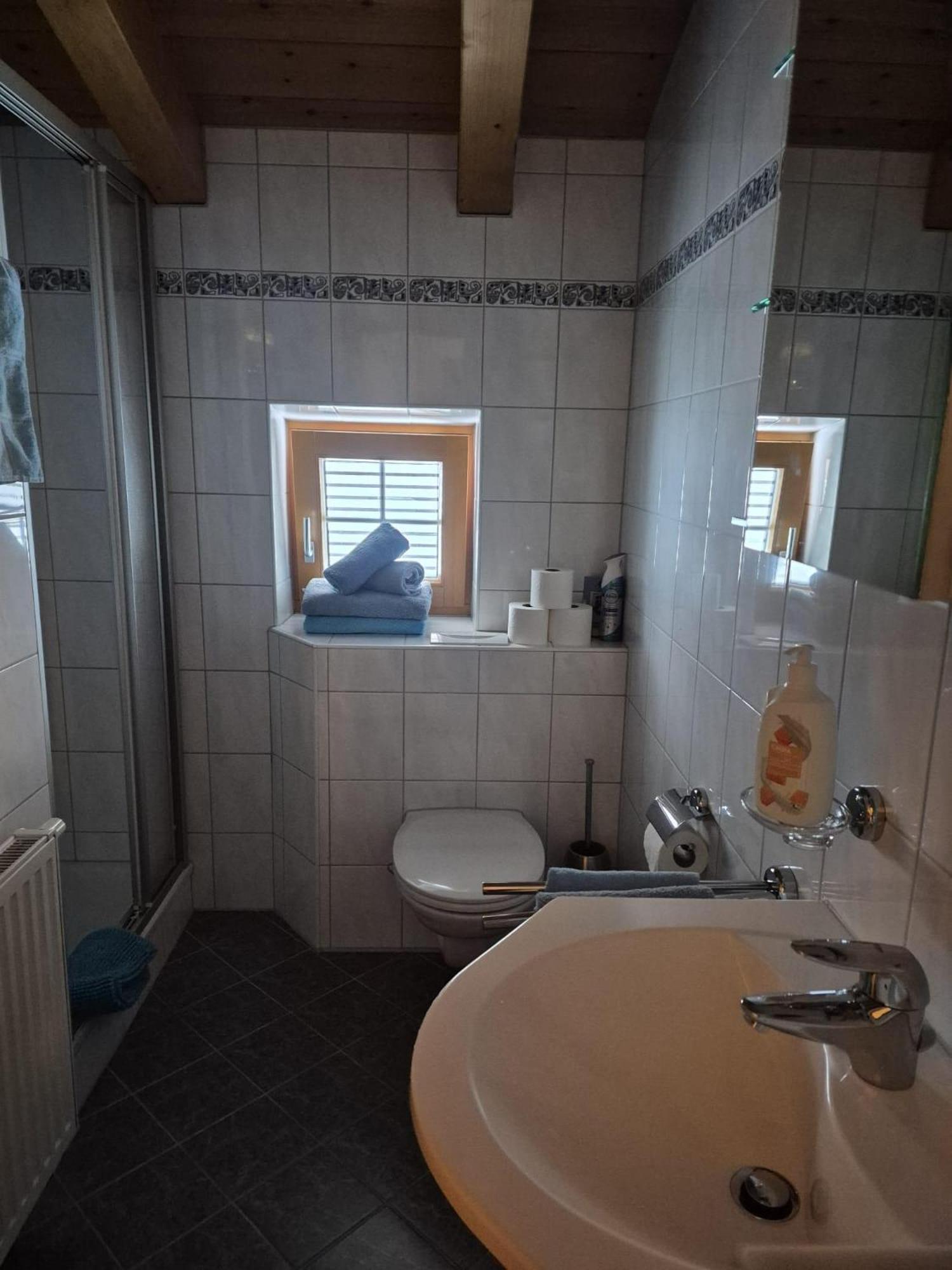 Two-Bedroom Apartment with Shower photo 2