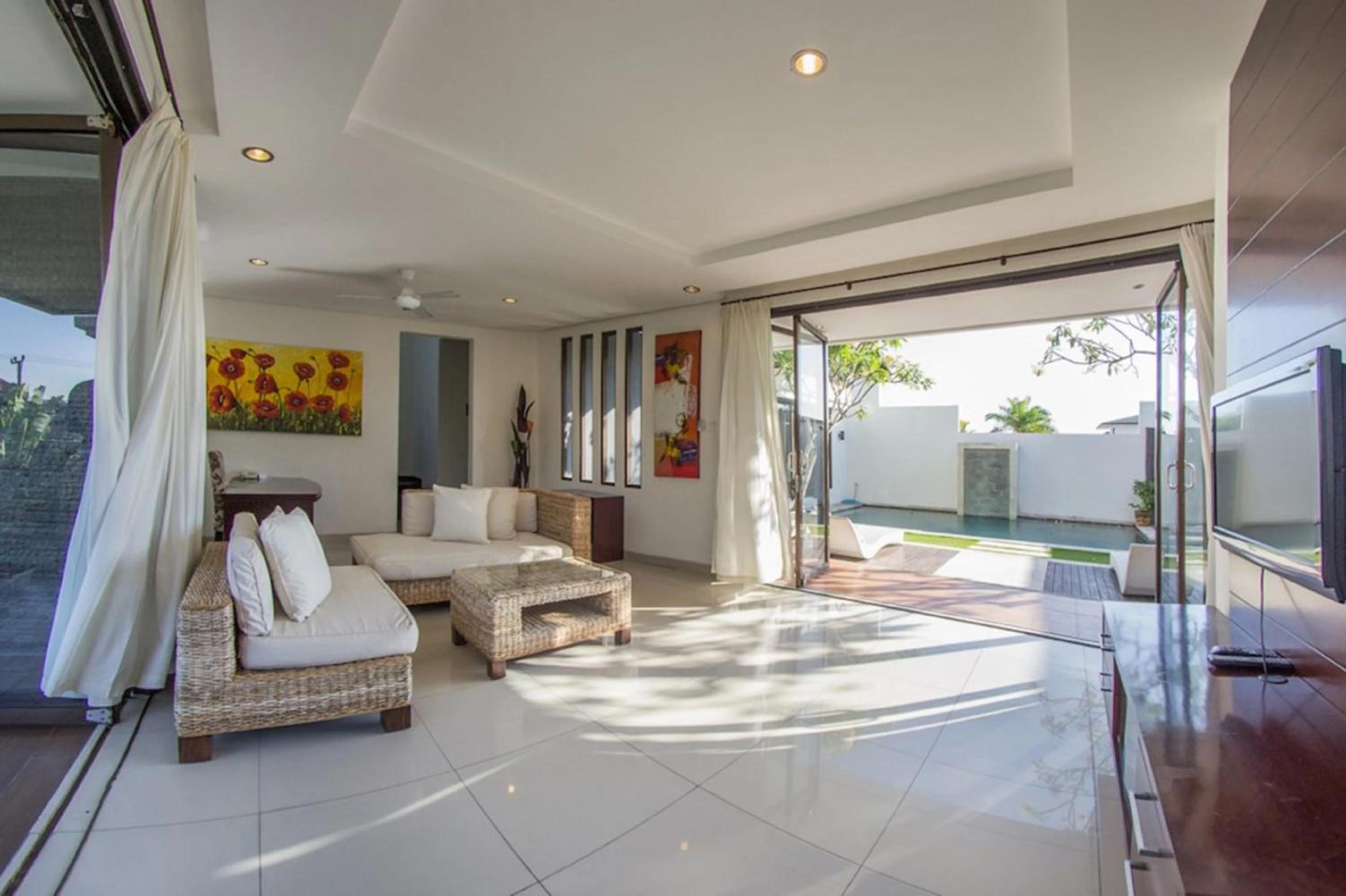 Three-Bedroom Villa with Private Pool - Photo 17