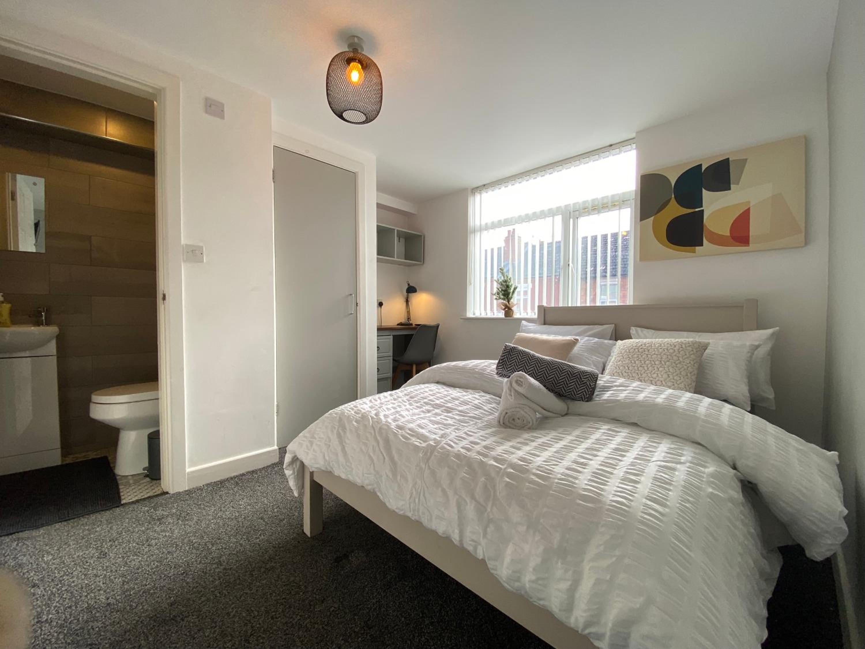 Double Room With Private Bathroom