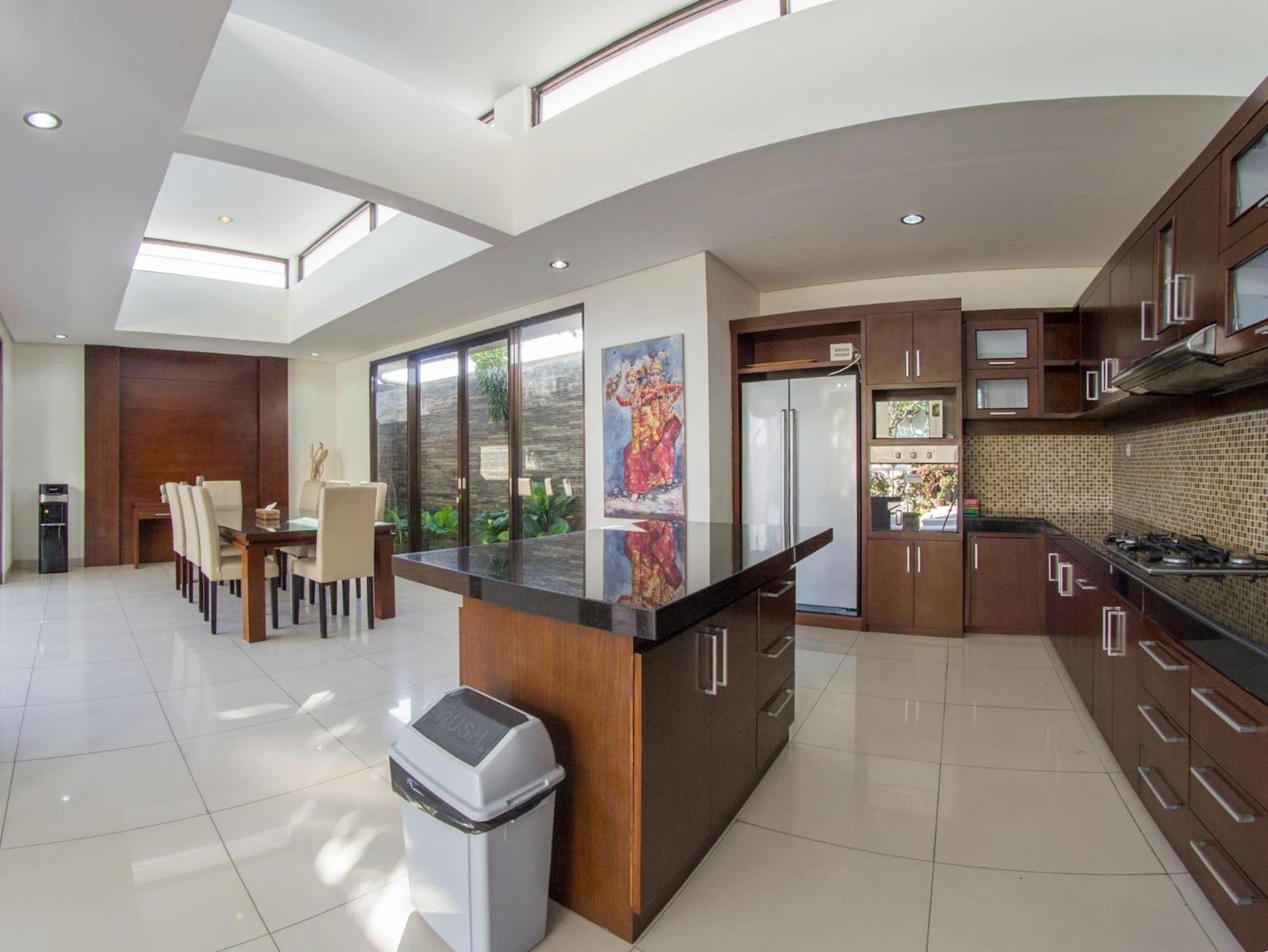 Three-Bedroom Villa with Private Pool - Photo 7