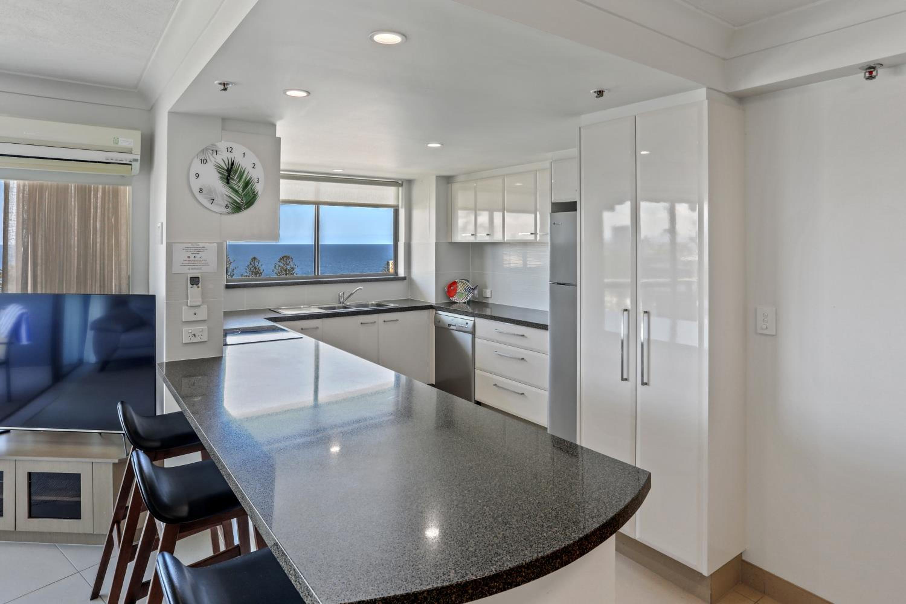 Superior Two-Bedroom Apartment with Ocean View - Photo 26