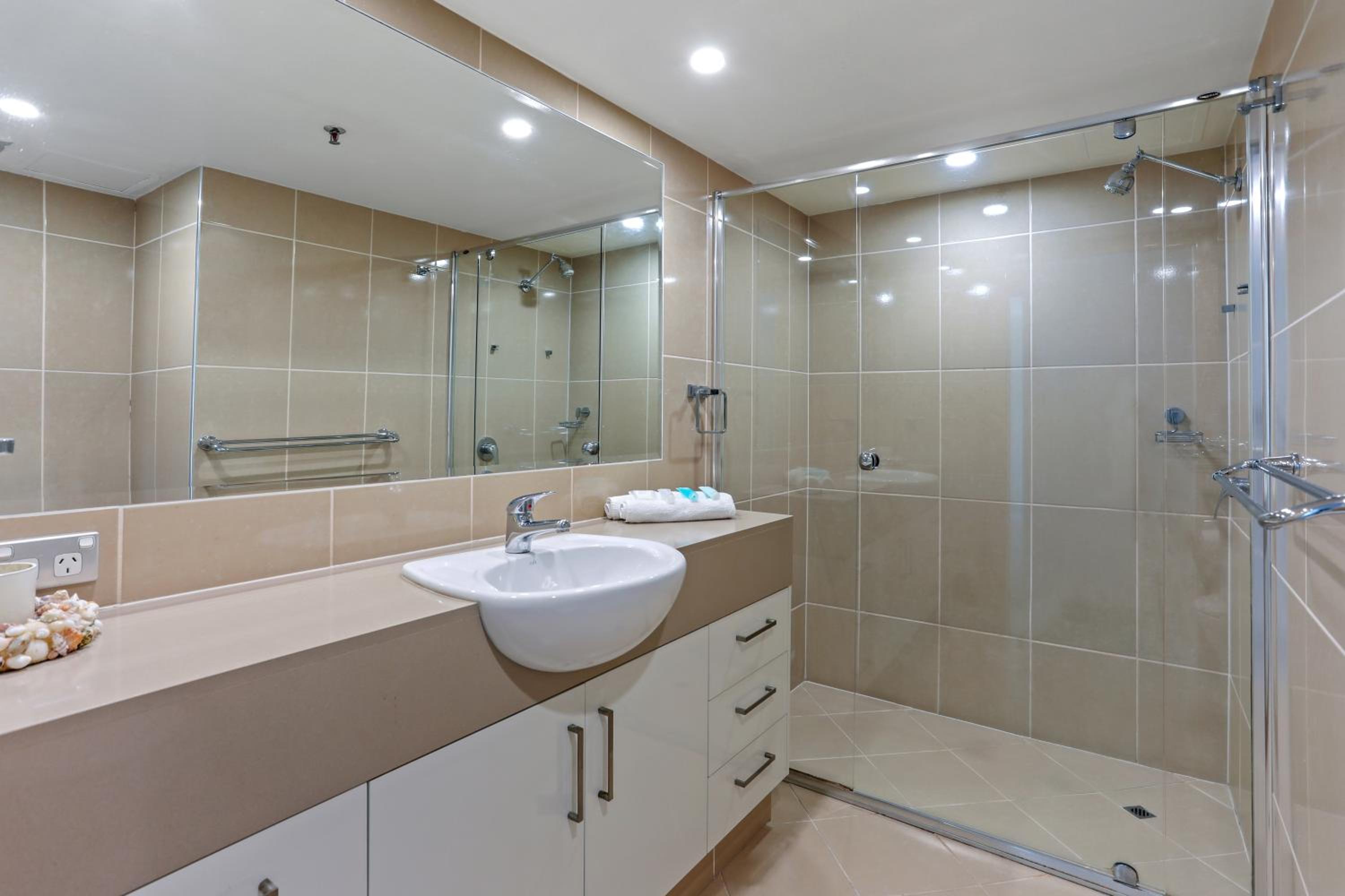 Superior Two-Bedroom Apartment with Ocean View - Photo 19