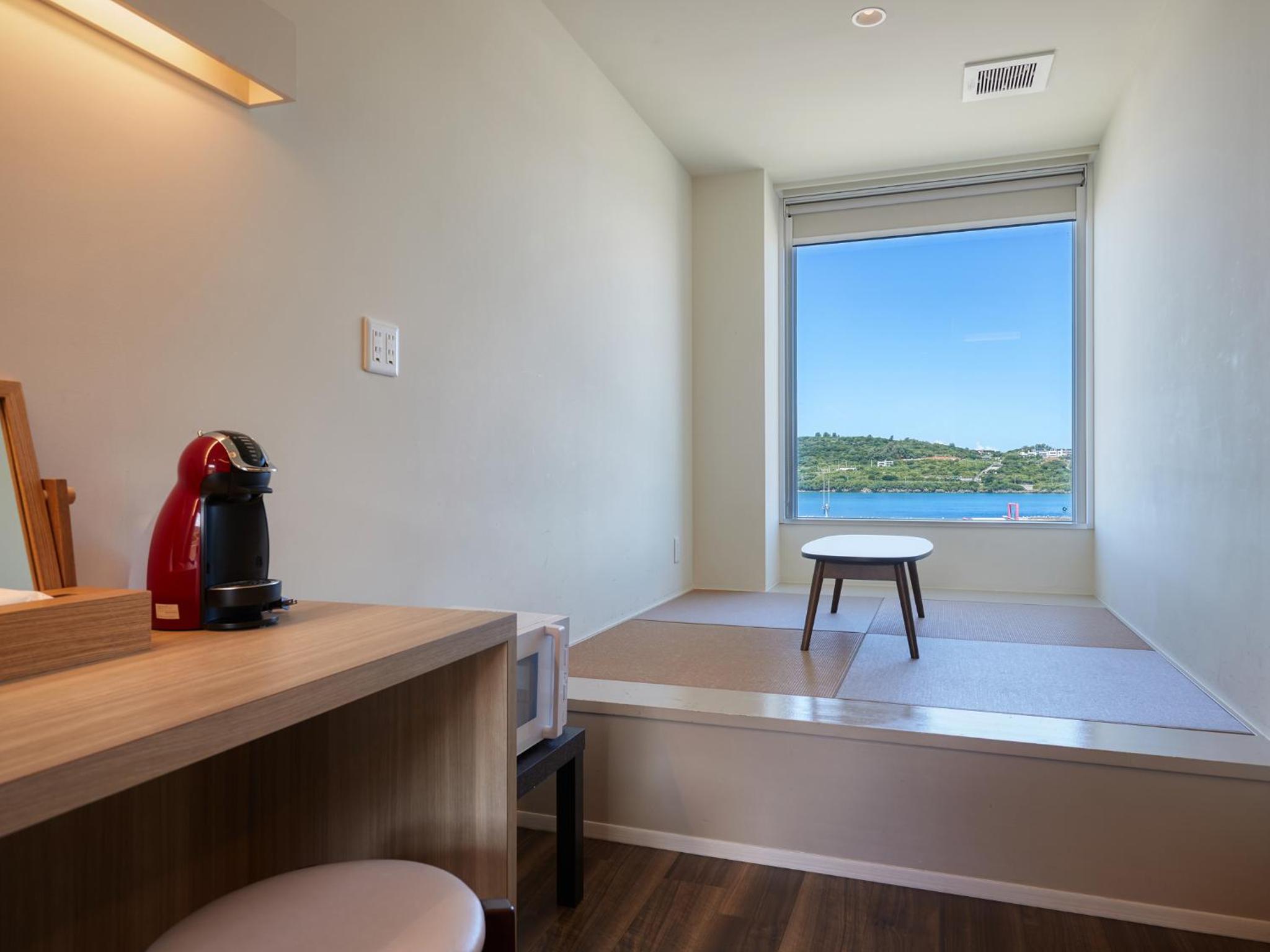 Quadruple Room with Sea View - Photo 24