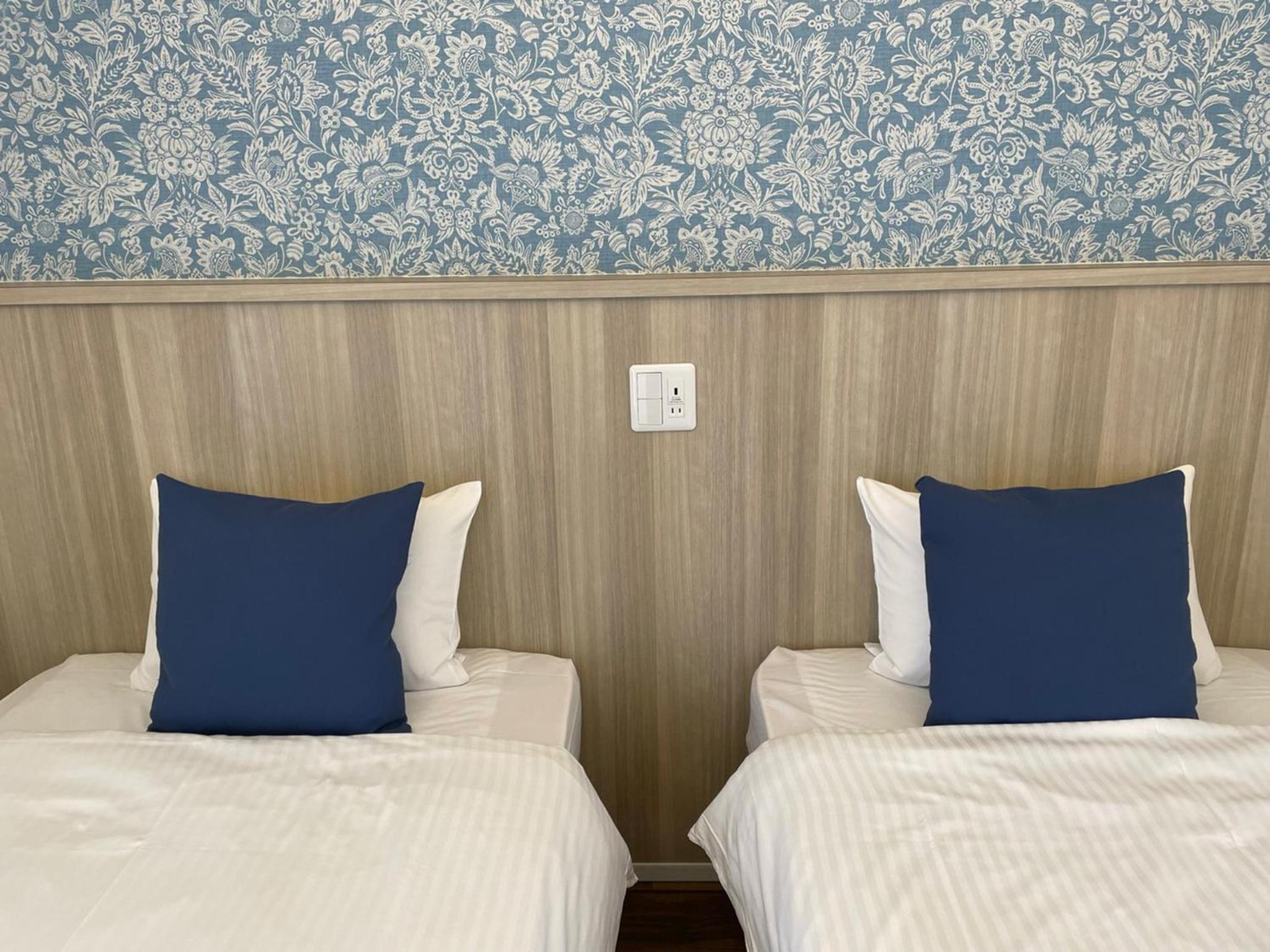 Quadruple Room with Sea View - Photo 3