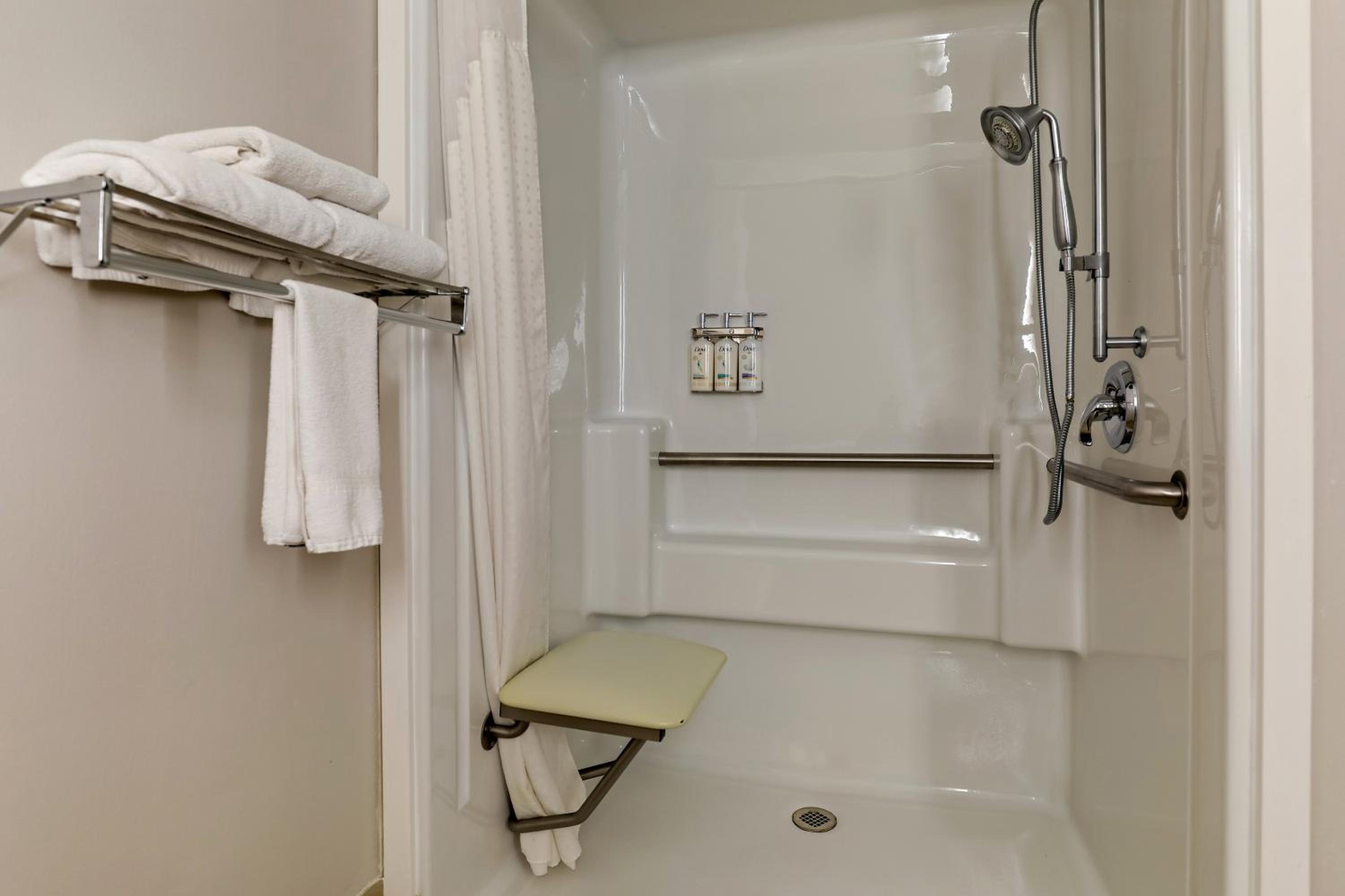 Standard King Room with Roll-In Shower - Mobility Access - Photo 2
