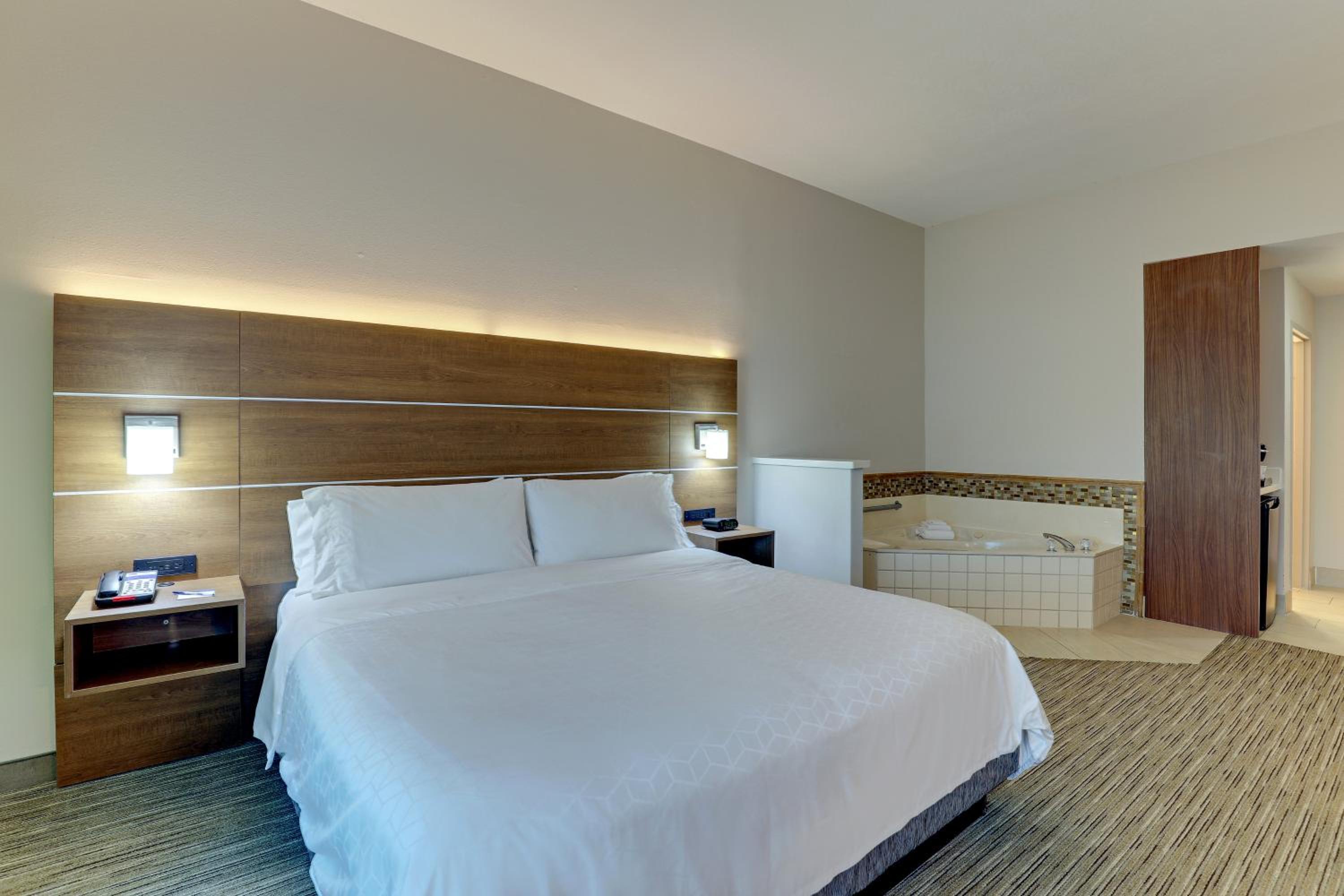 King Suite - Photo 1