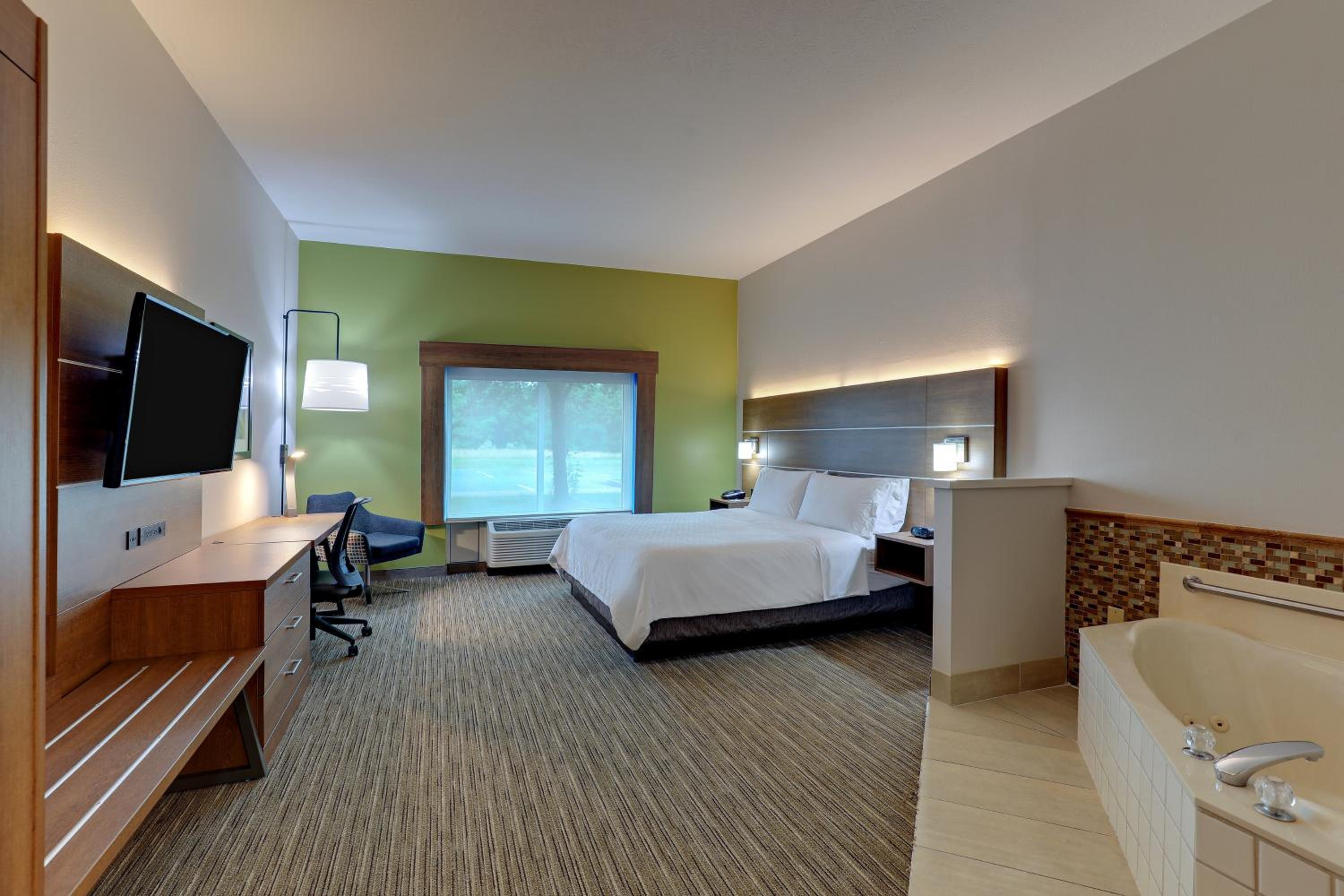 King Suite - Photo 2