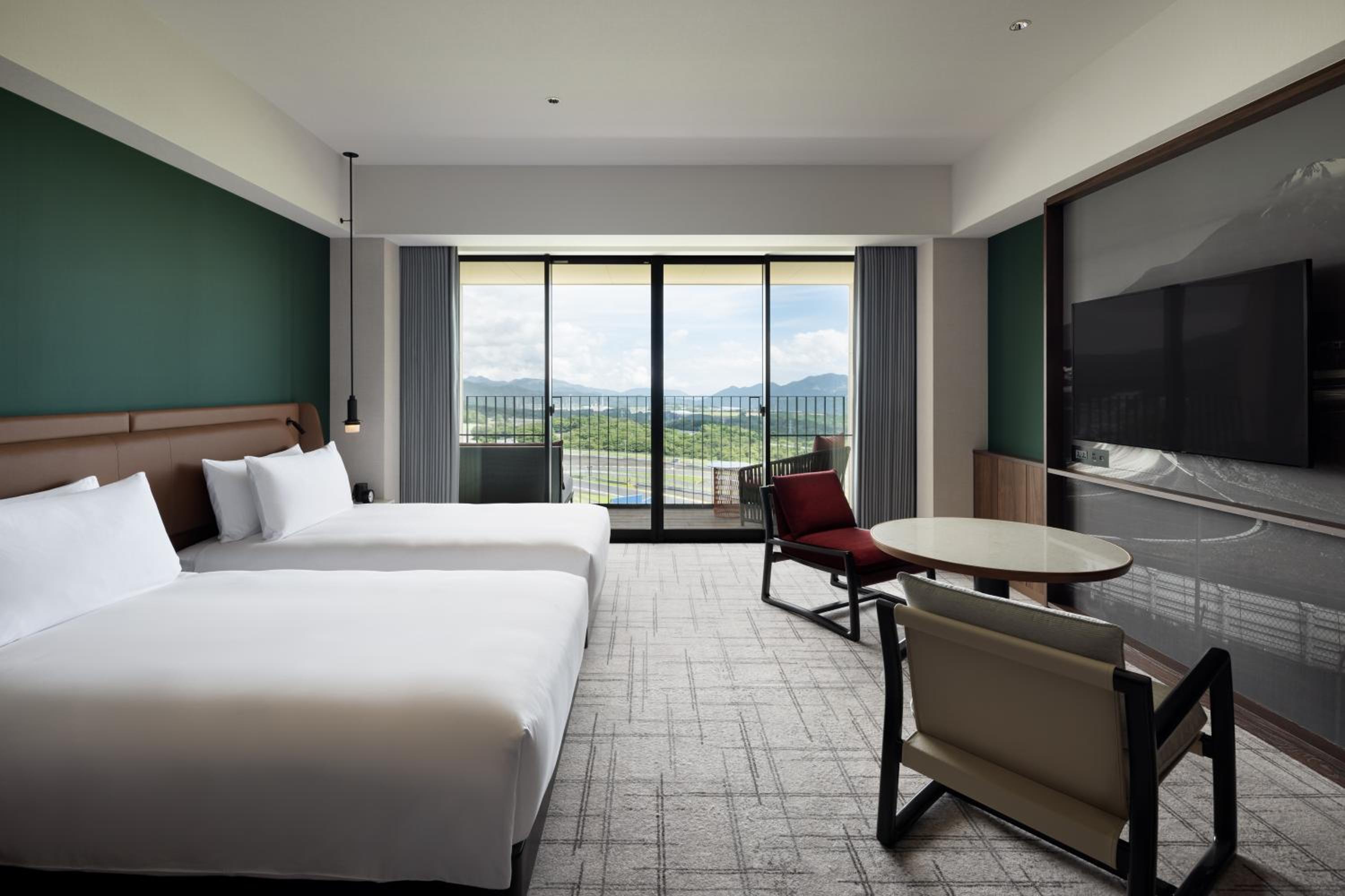 Twin Room with Circuit View