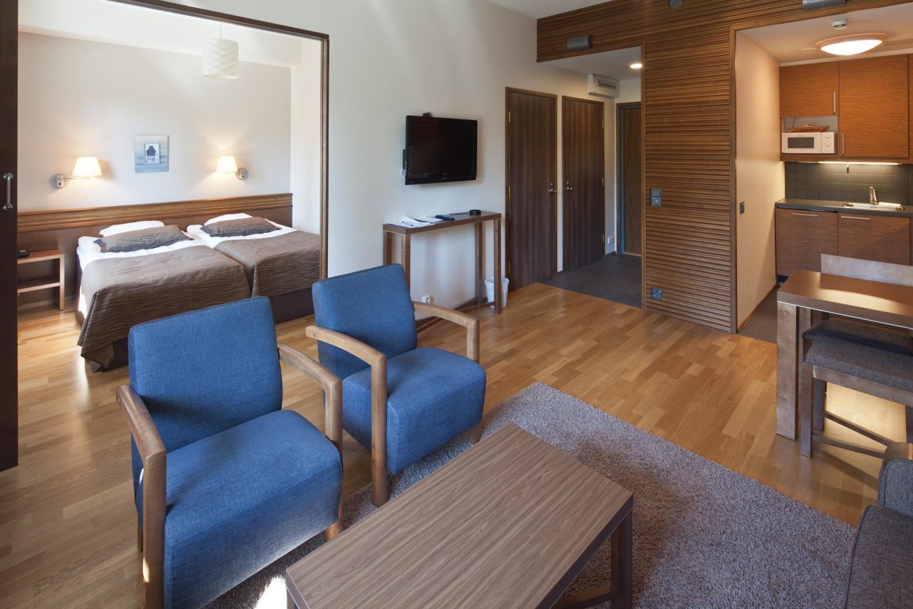 Two-Bedroom Suite with Sauna - Photo 5