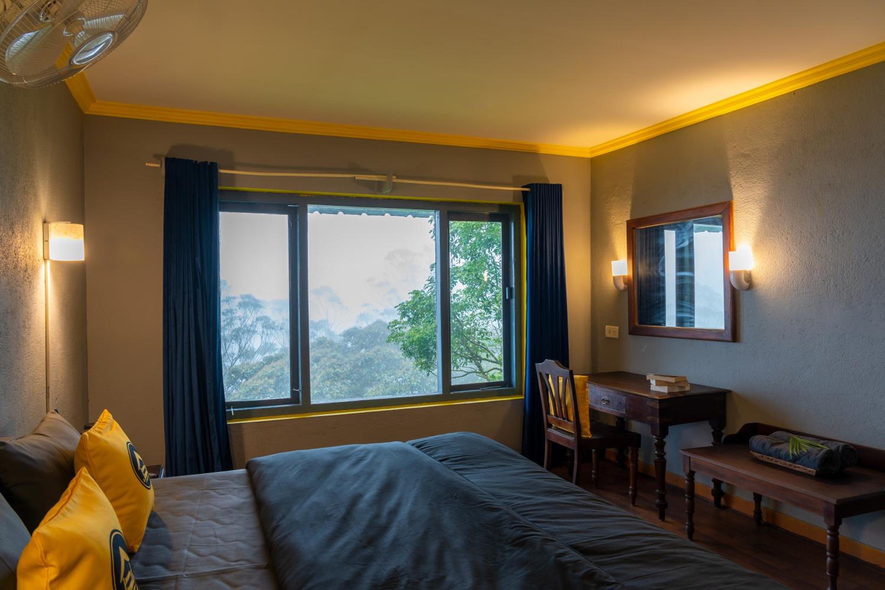 Deluxe Double Room with Balcony and Valley View - Photo 7