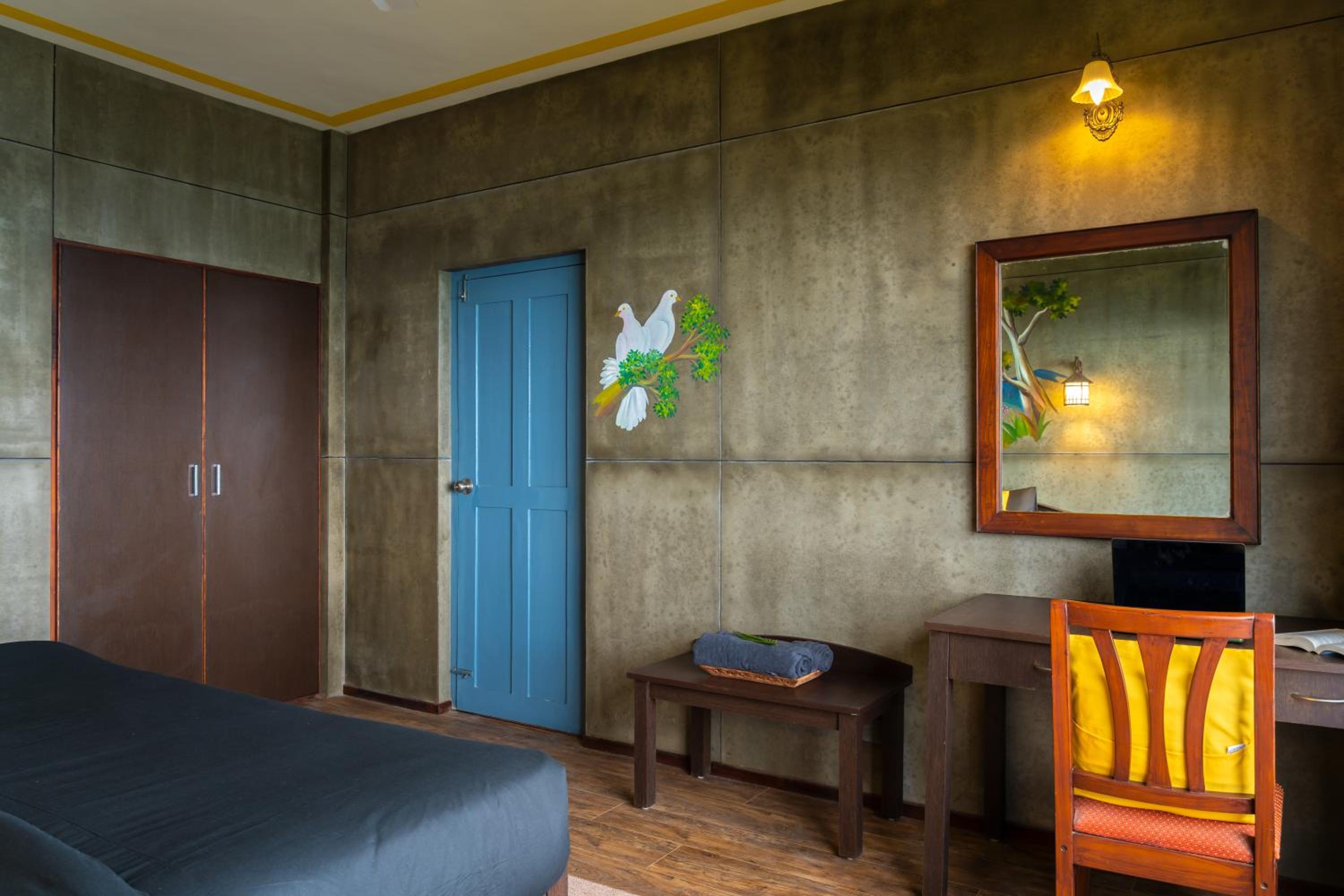 Deluxe Double Room with Balcony and Valley View - Photo 9