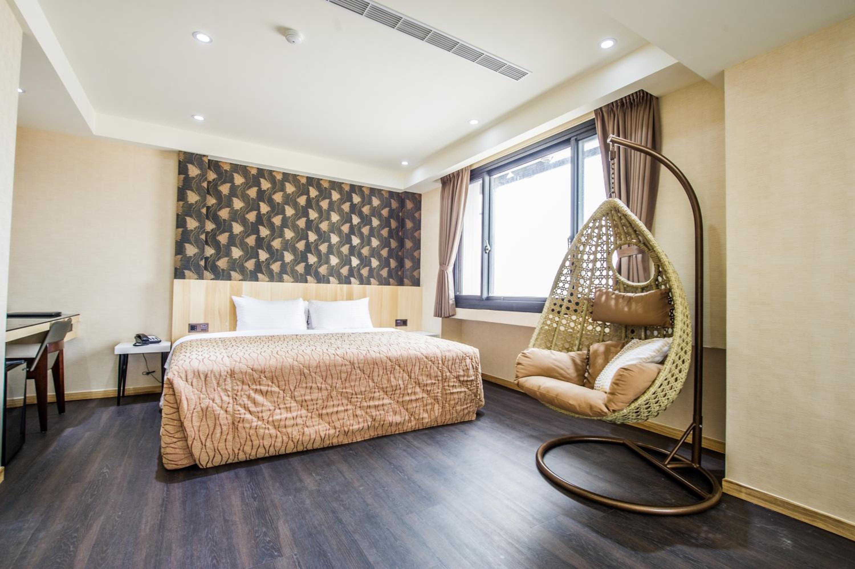 Deluxe King Room photo 2