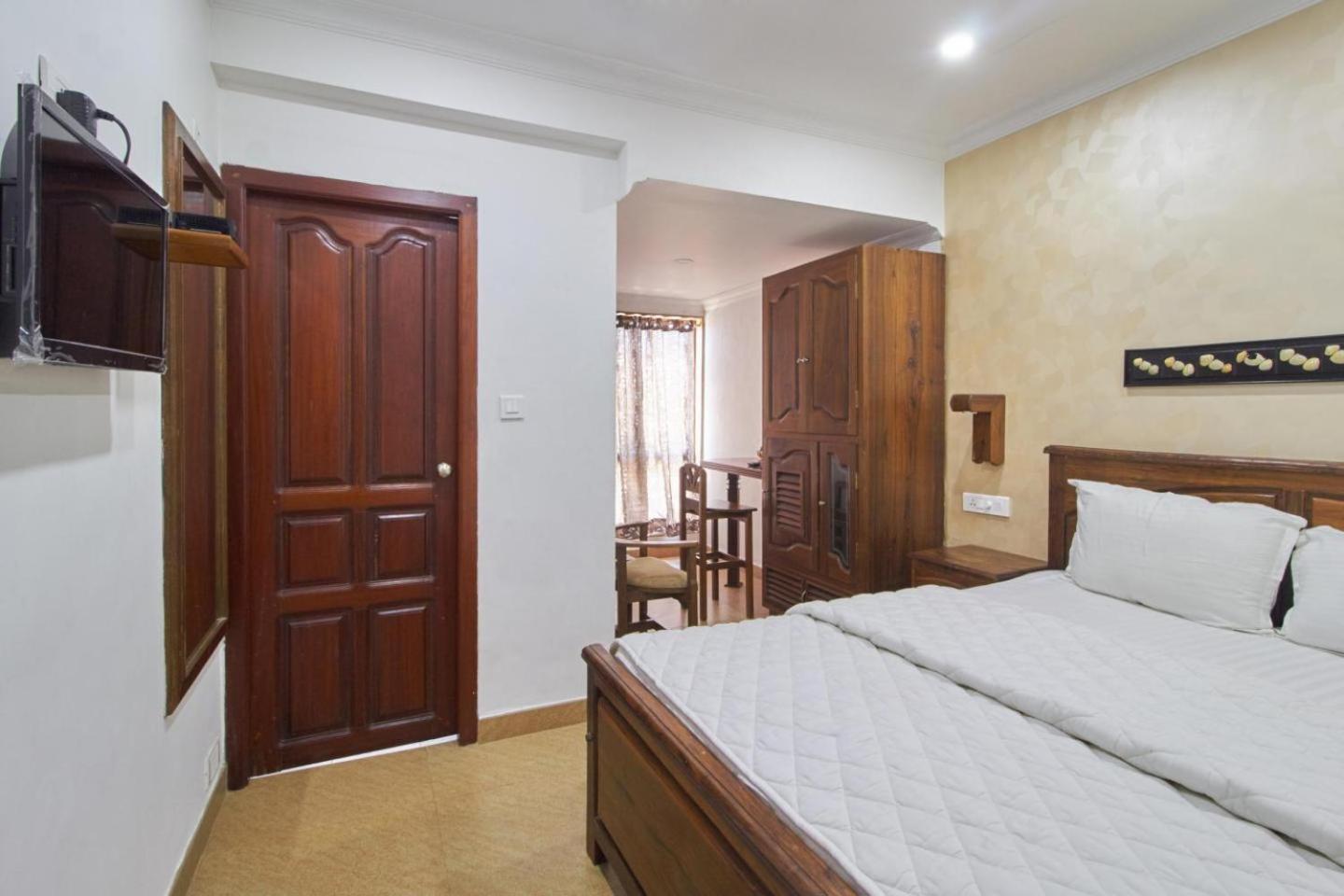 Queen Room - Photo 8