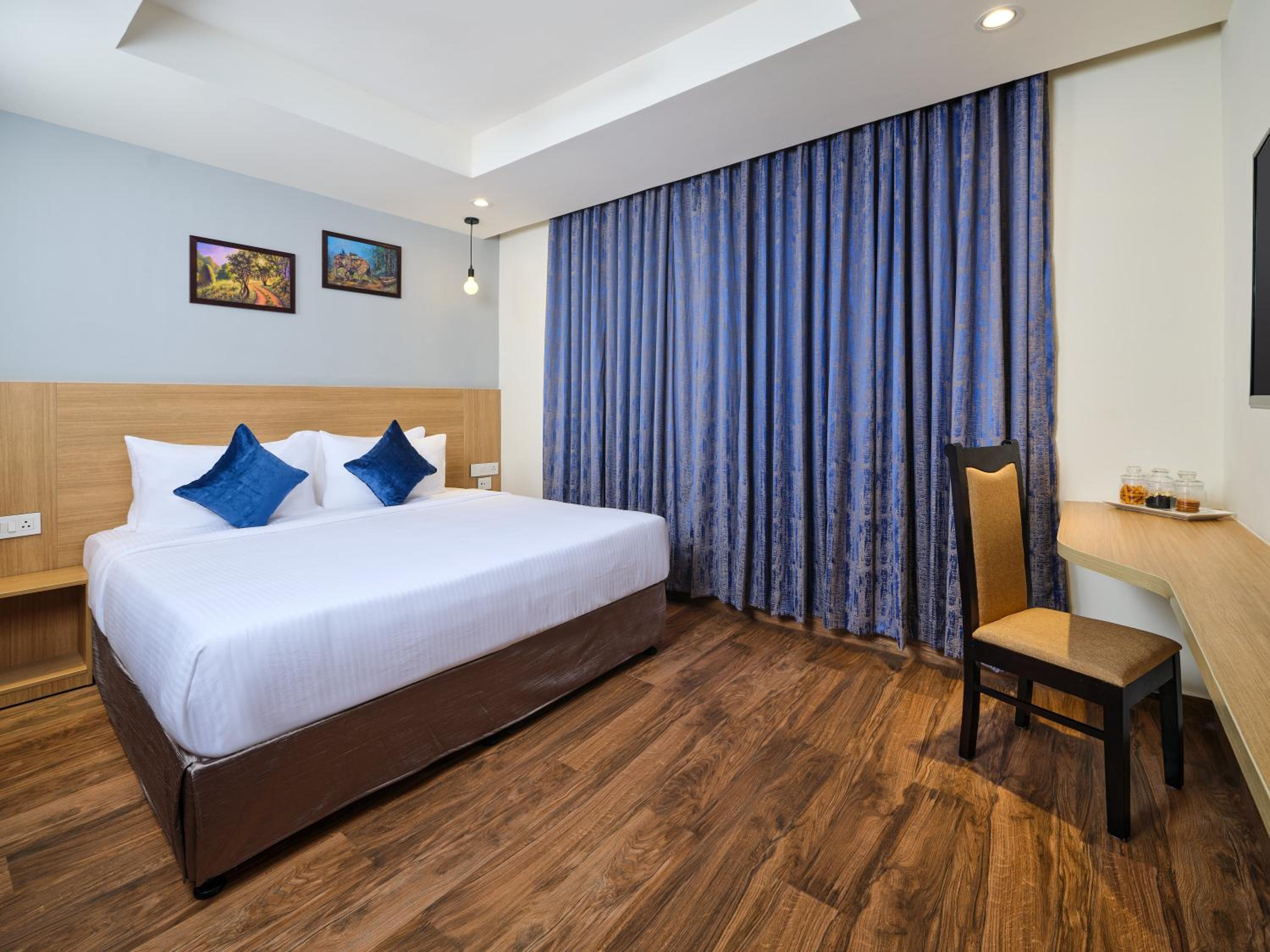 Deluxe King Room - Photo 1