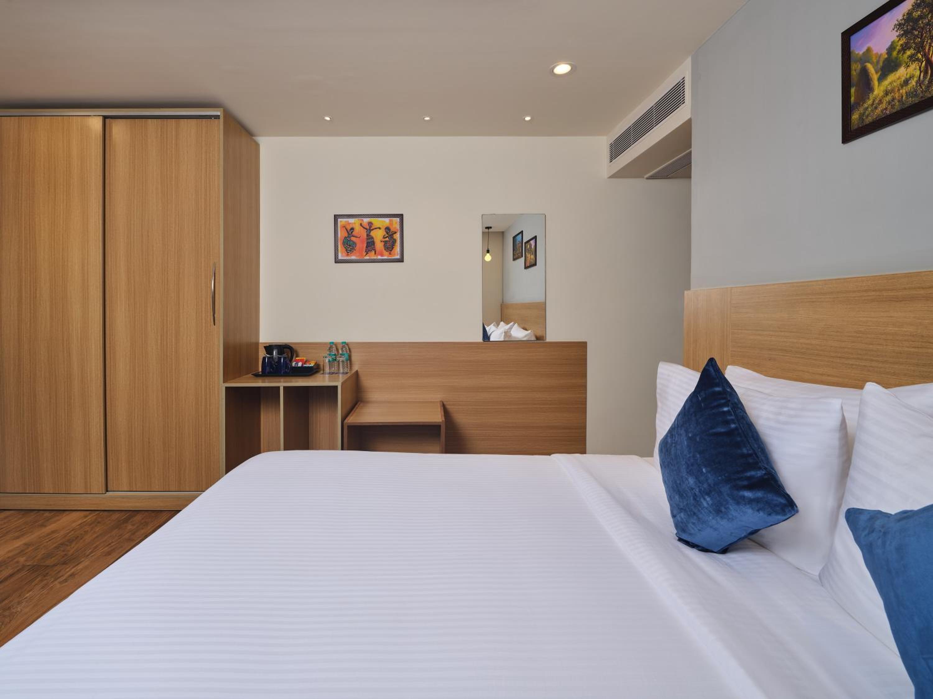 Deluxe King Room - Photo 4