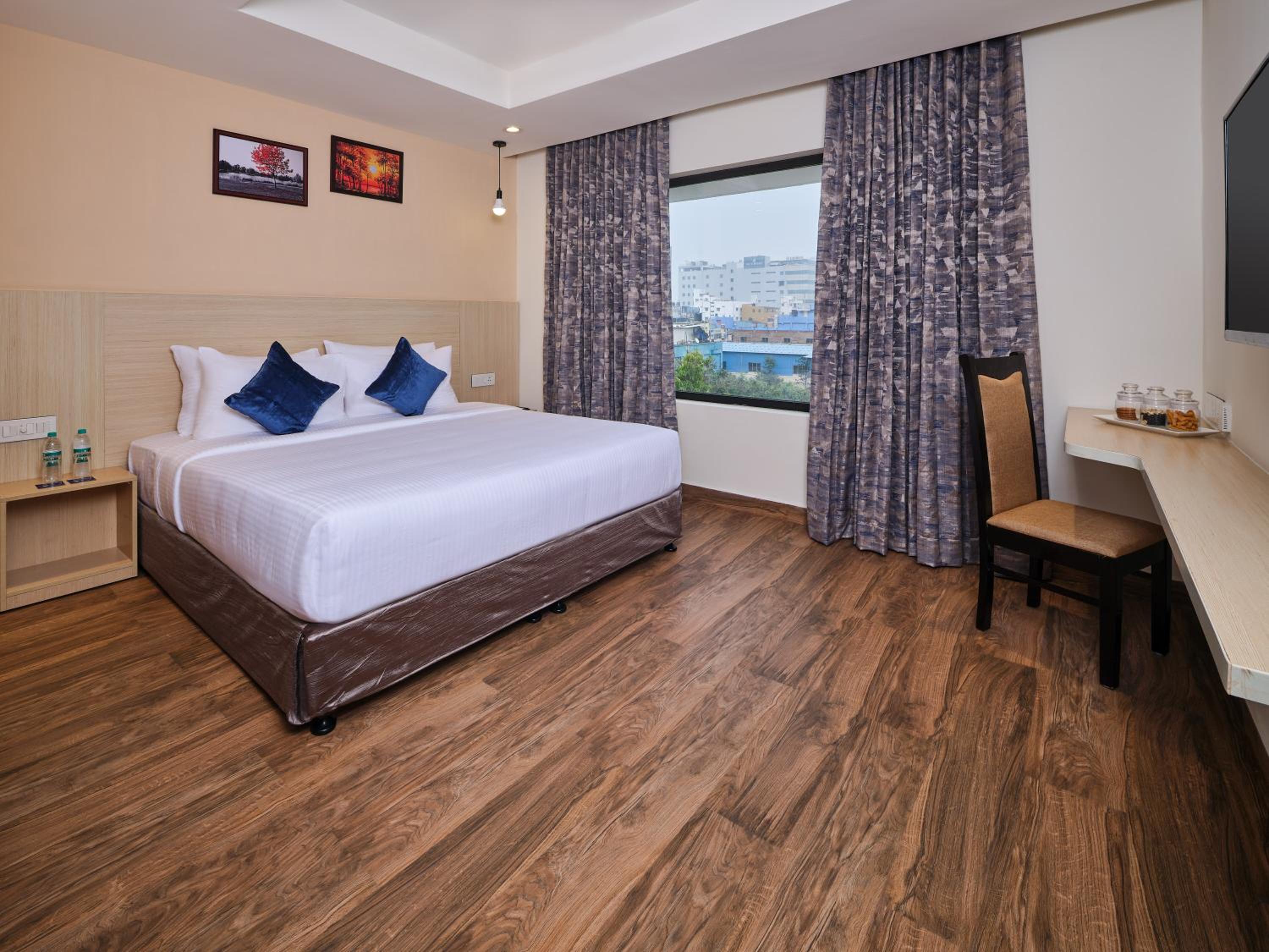 Deluxe King Room - Photo 3