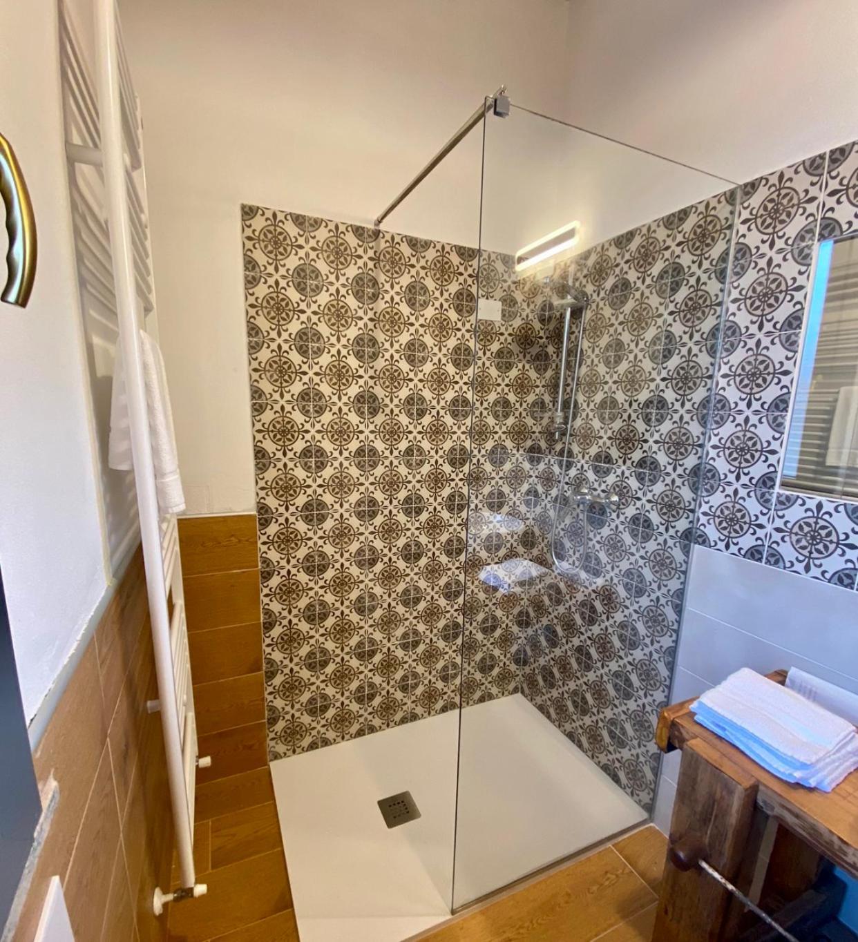 Deluxe Room (2 Adults + 1 Child) photo 3