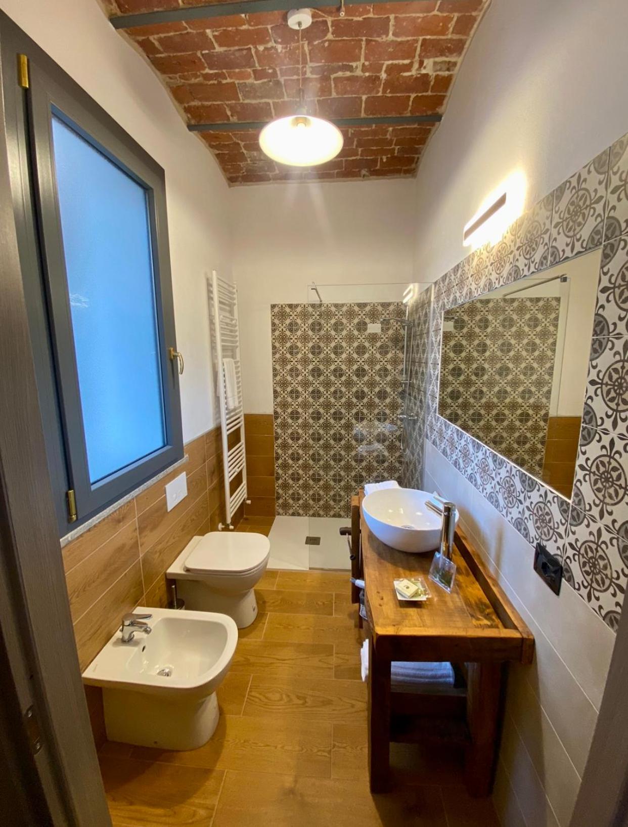Deluxe Room (2 Adults + 1 Child) photo 2