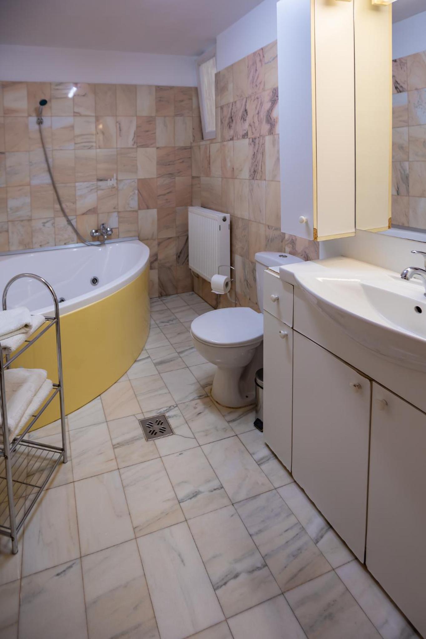 Apartment - Photo 19