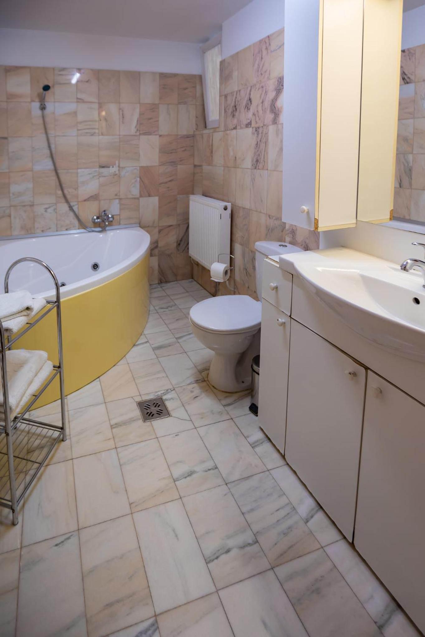 Apartment - Photo 18