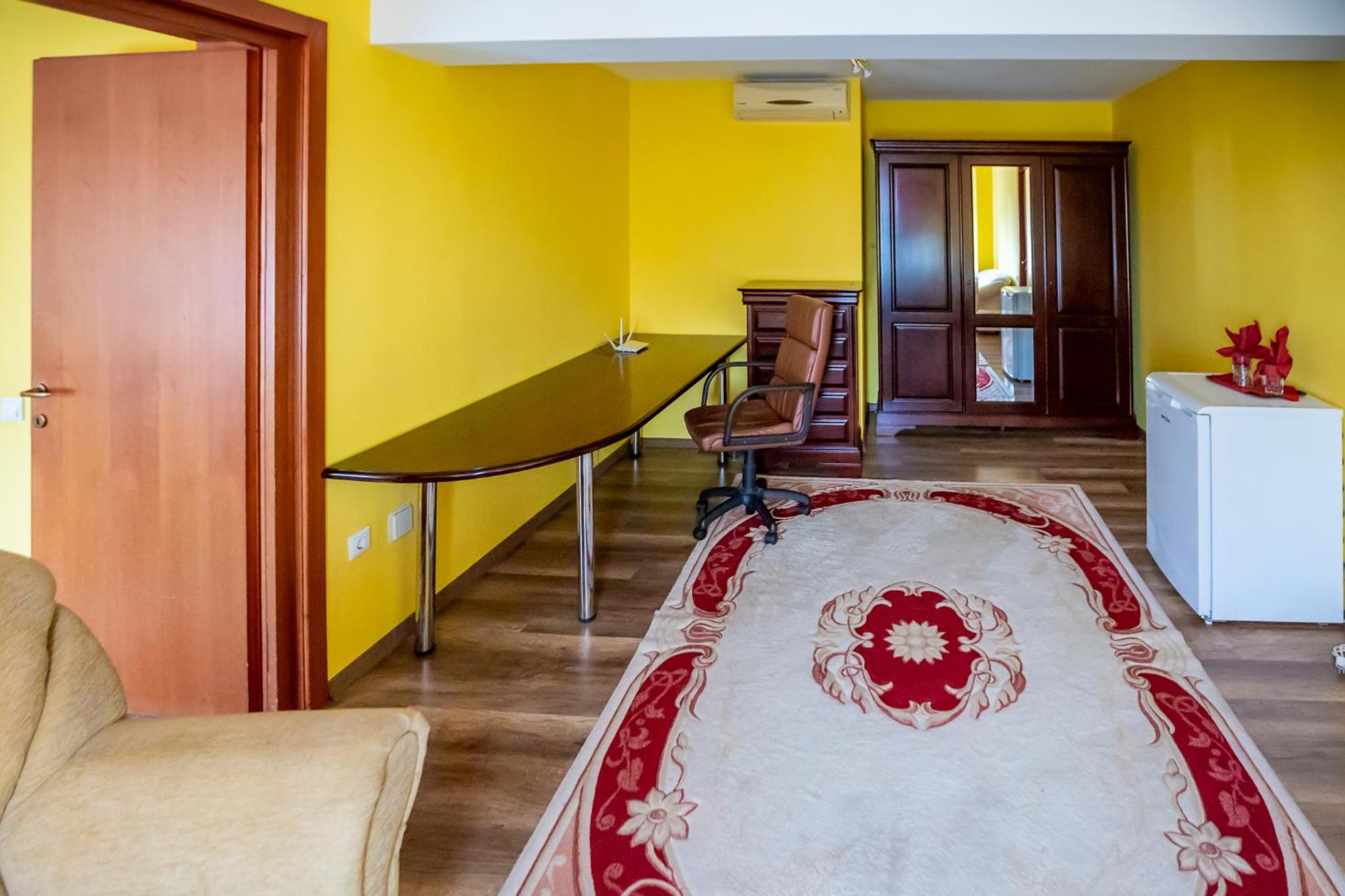 Apartment - Photo 32