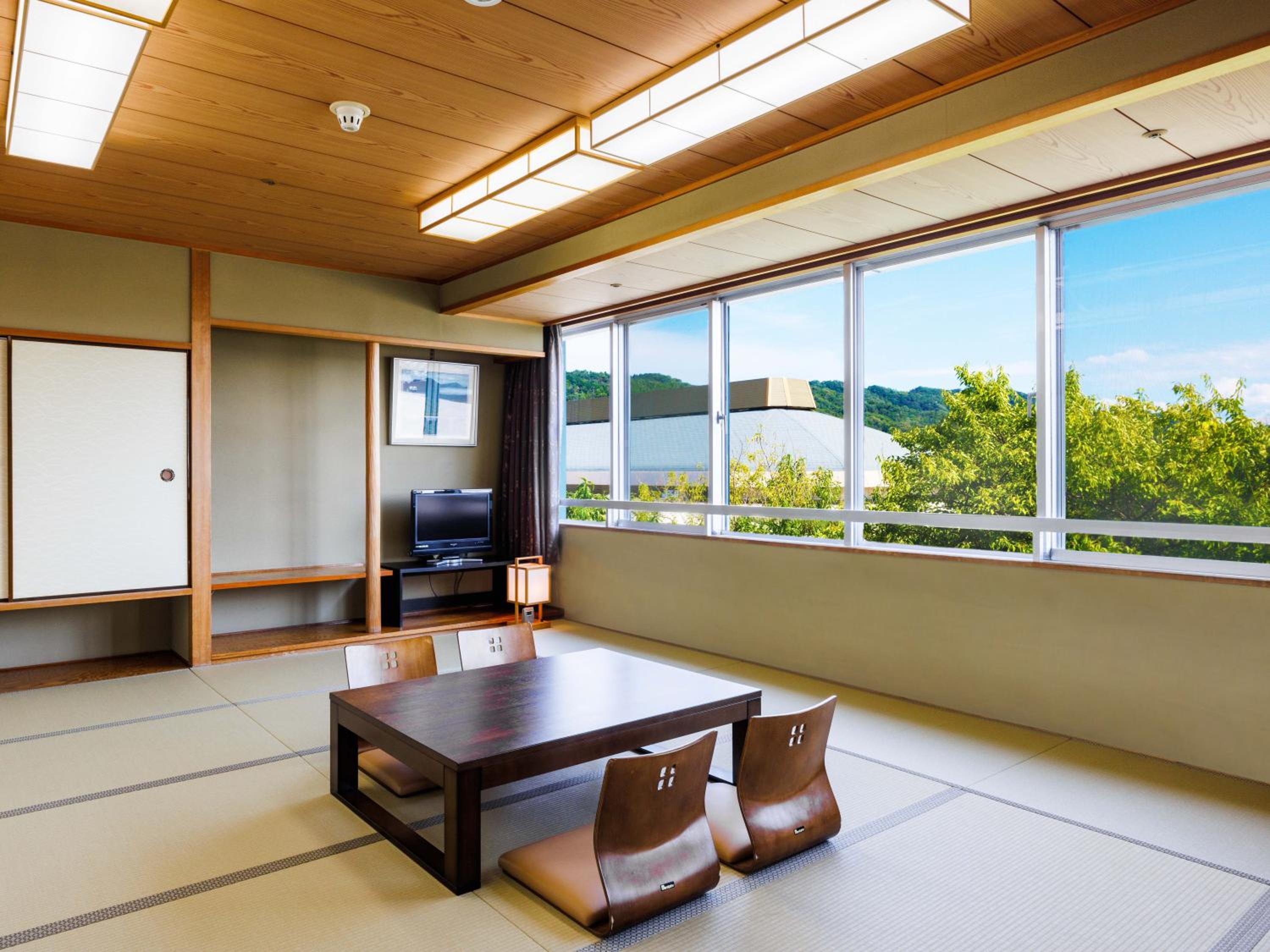 Japanese Style Room with 15 Tatami (MAX 7 Adults)