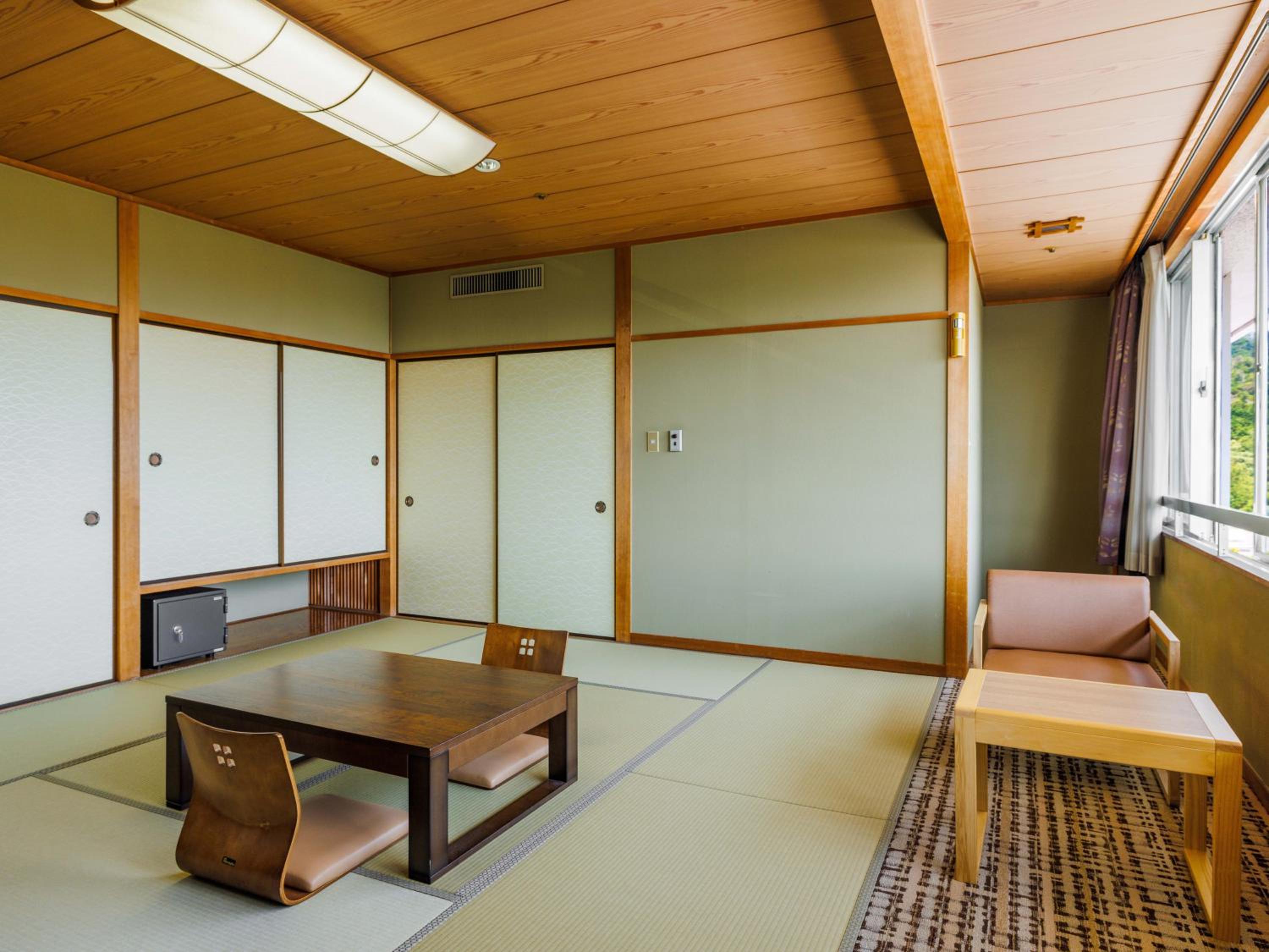 Japanese Style Room with 10 Tatami (MAX 5 Adults)