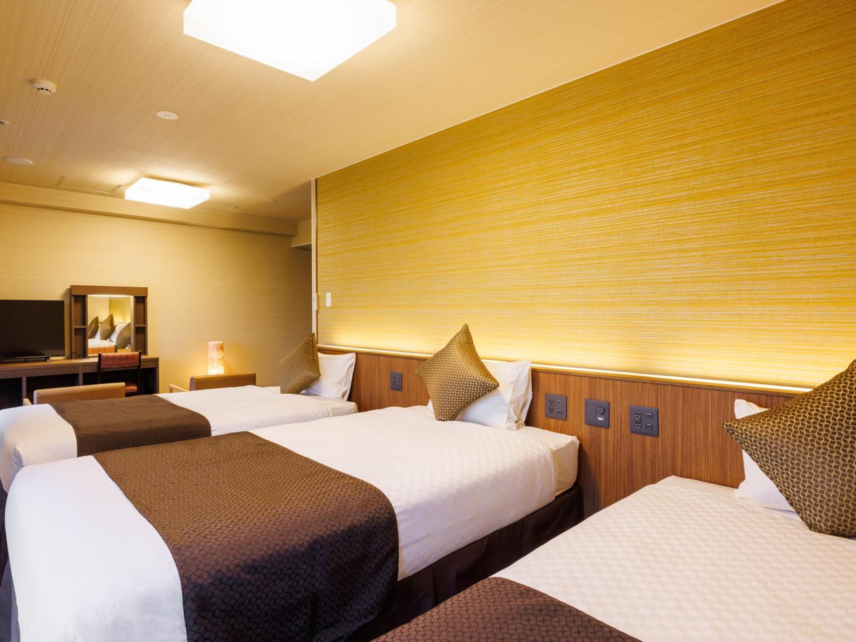 Triple Room (Twin With Extra Bed & Shower Booth) photo 2