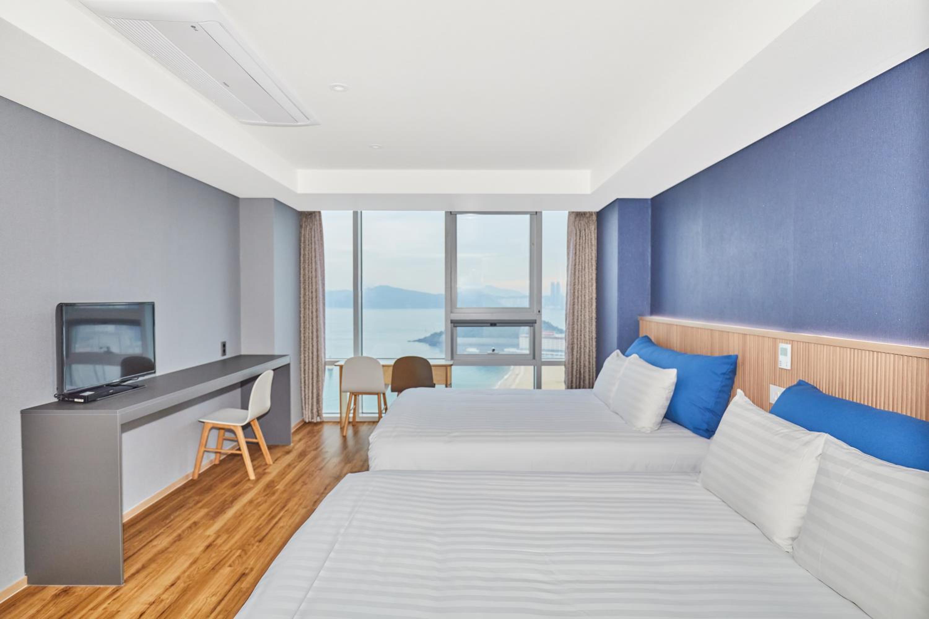 [2 breakfast] Deluxe Super Twin Ocean View photo 2