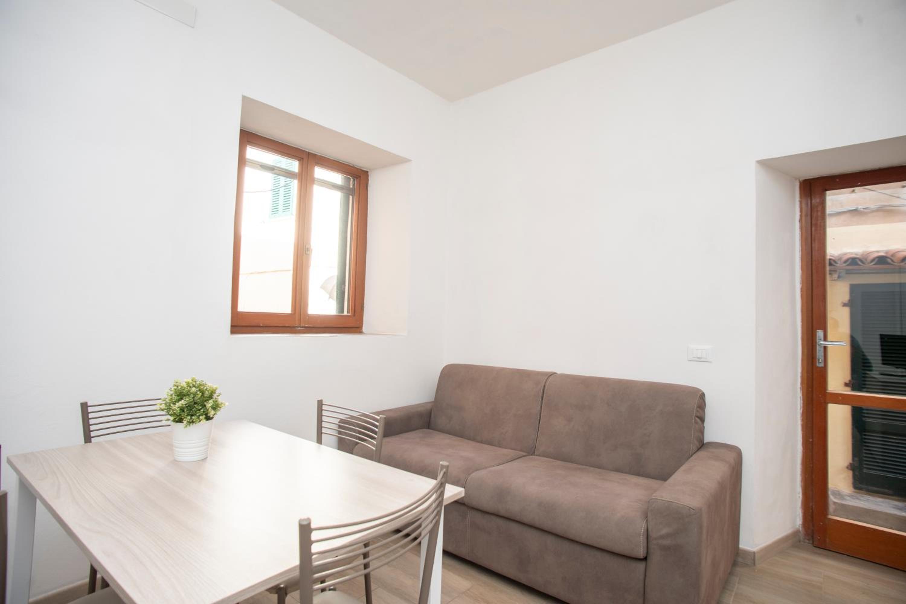 One-Bedroom Apartment photo 2