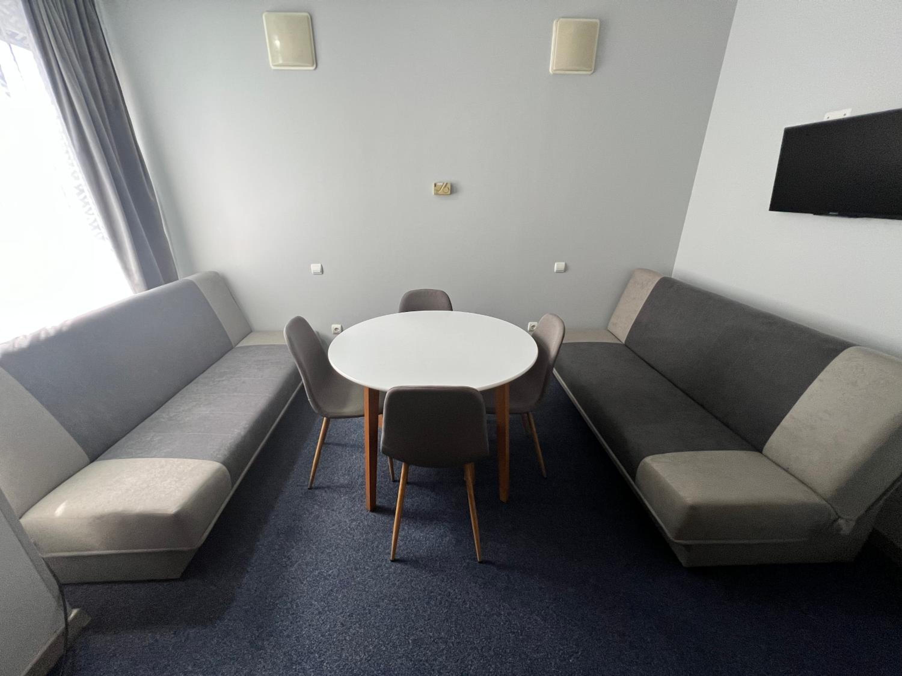 One-Bedroom Apartment photo 3