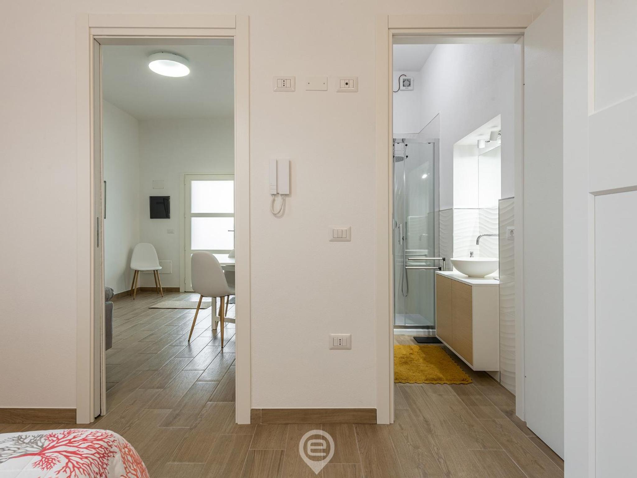 One-Bedroom Apartment photo 1