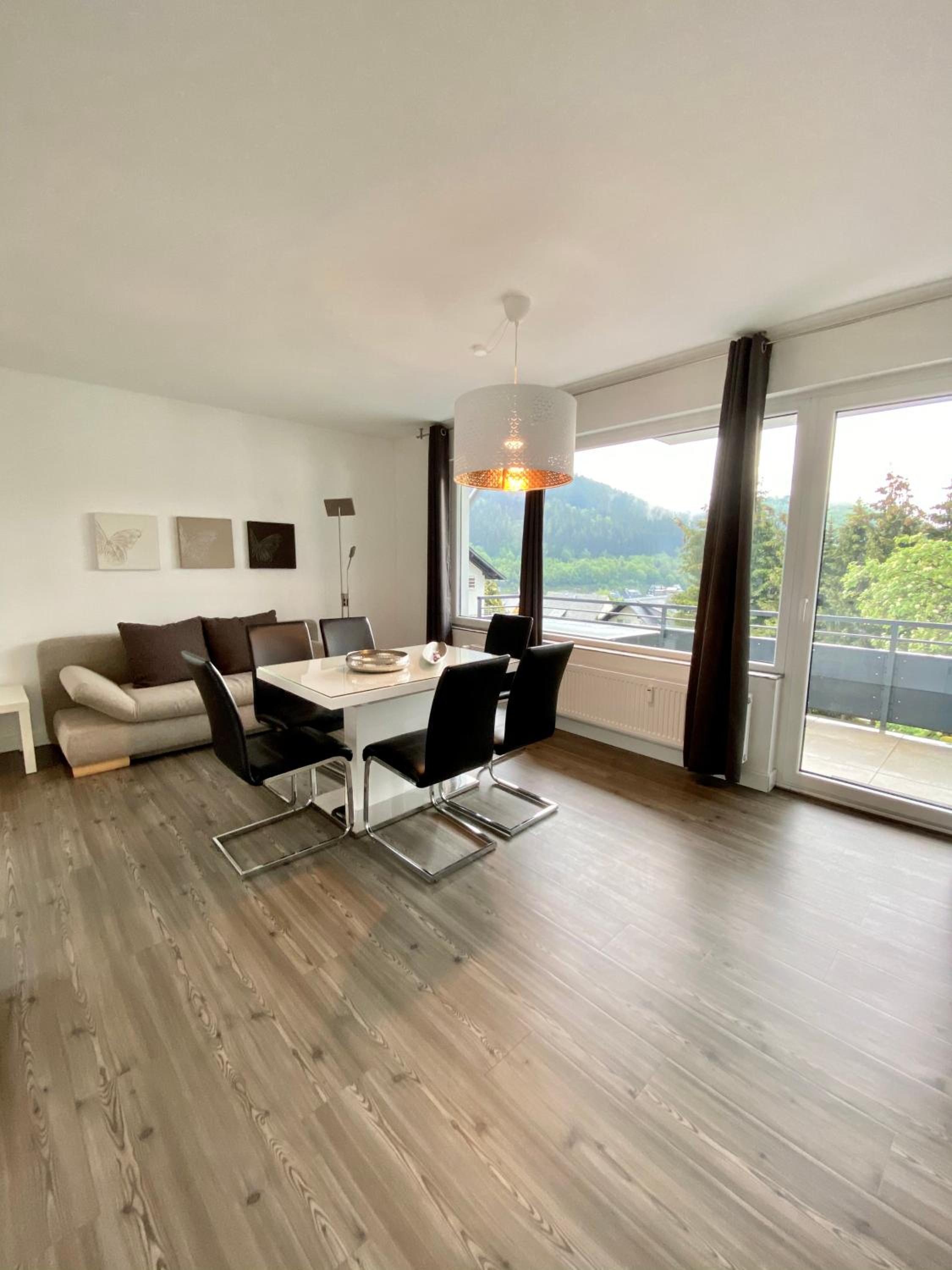 Apartment with Balcony photo 3