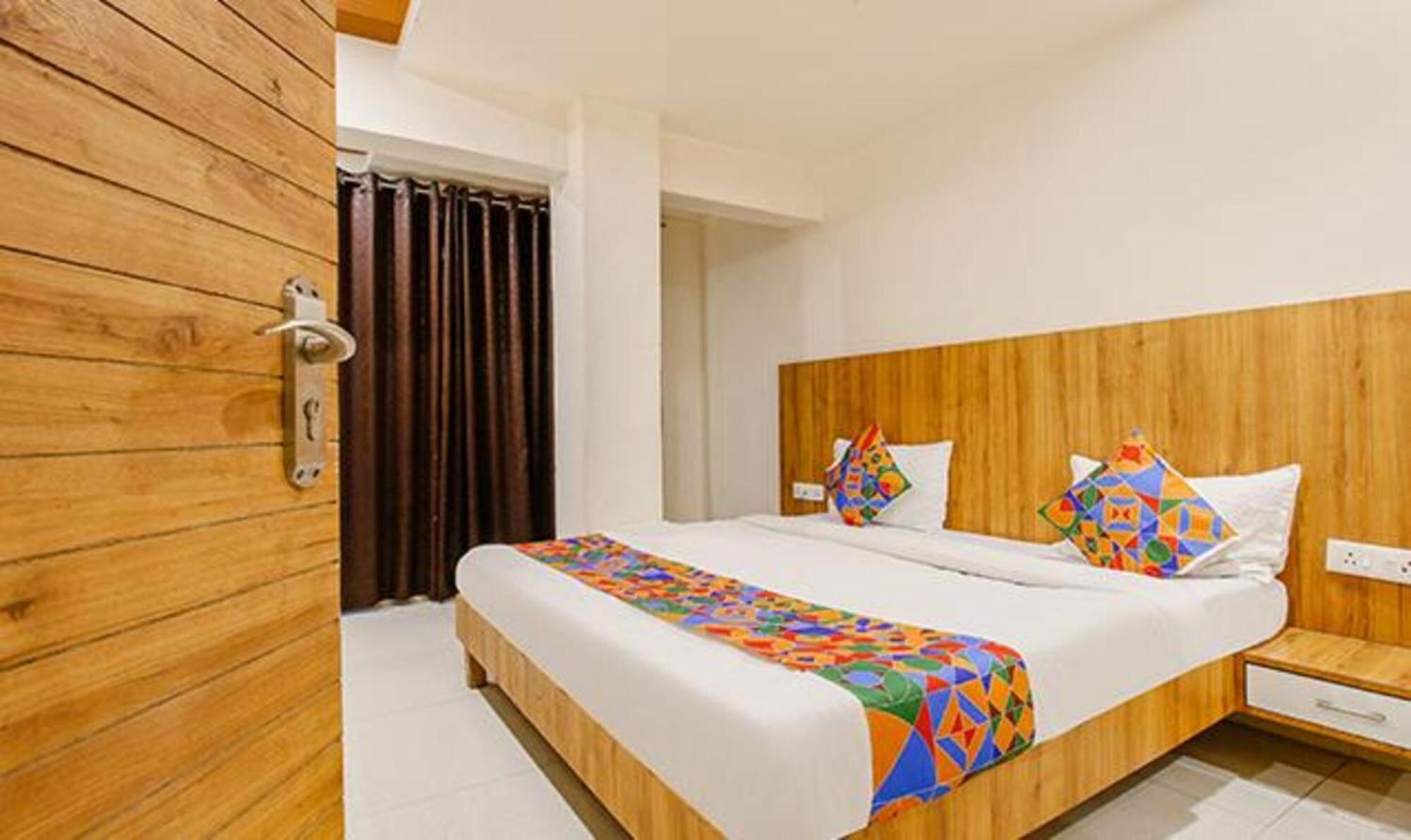 Deluxe Room - Photo 3
