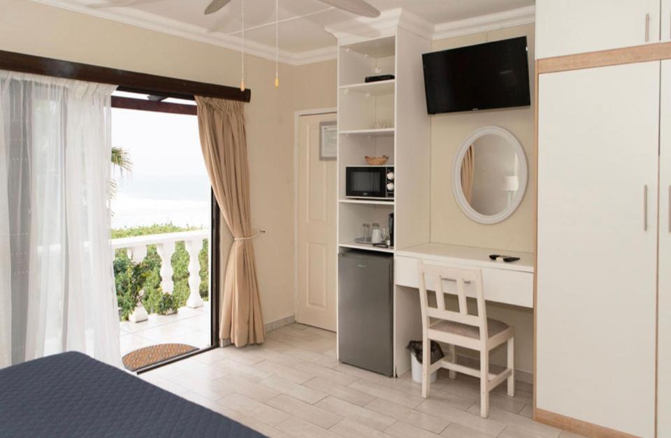 Double Room with Balcony and Sea View photo 2