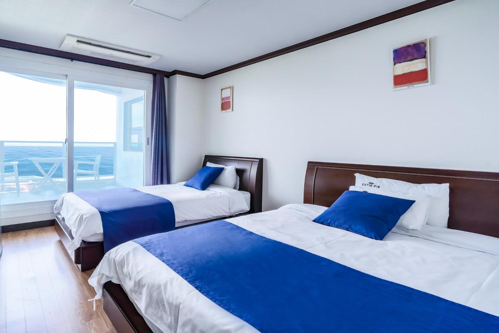 Deluxe Twin Room with Sea View - Photo 1