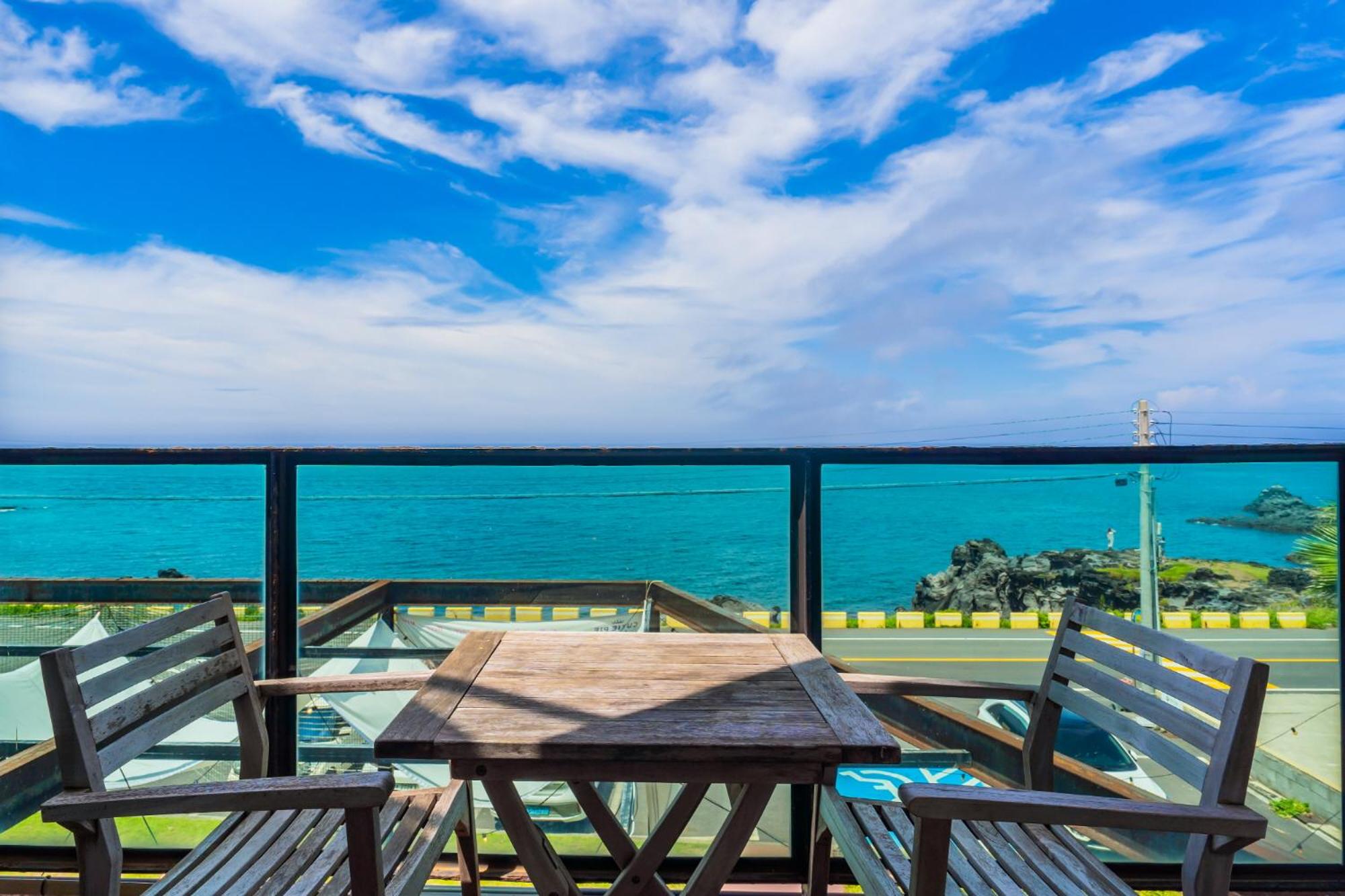 Deluxe Twin Room with Sea View - Photo 9