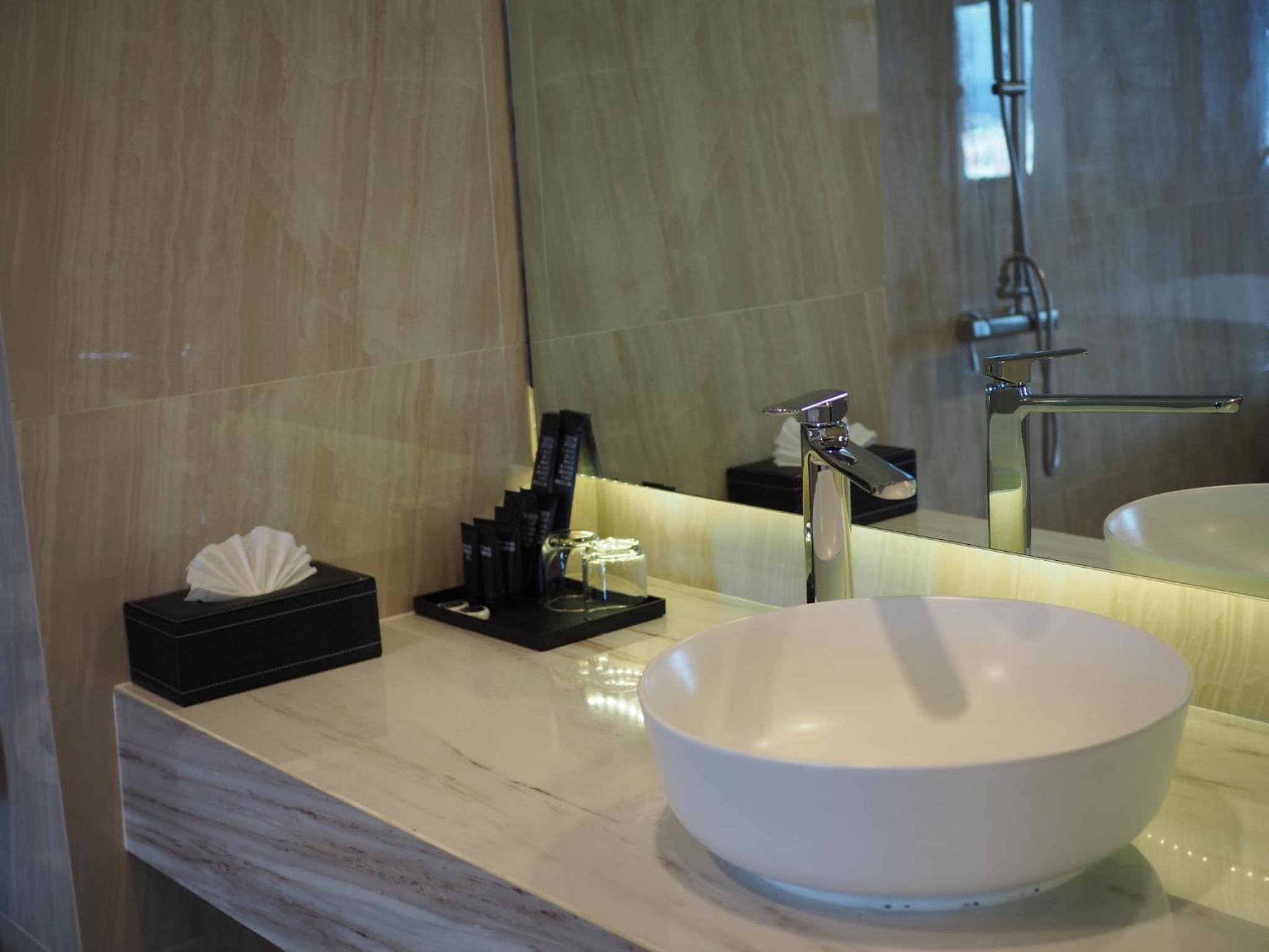 King Suite with Ocean View - Photo 6
