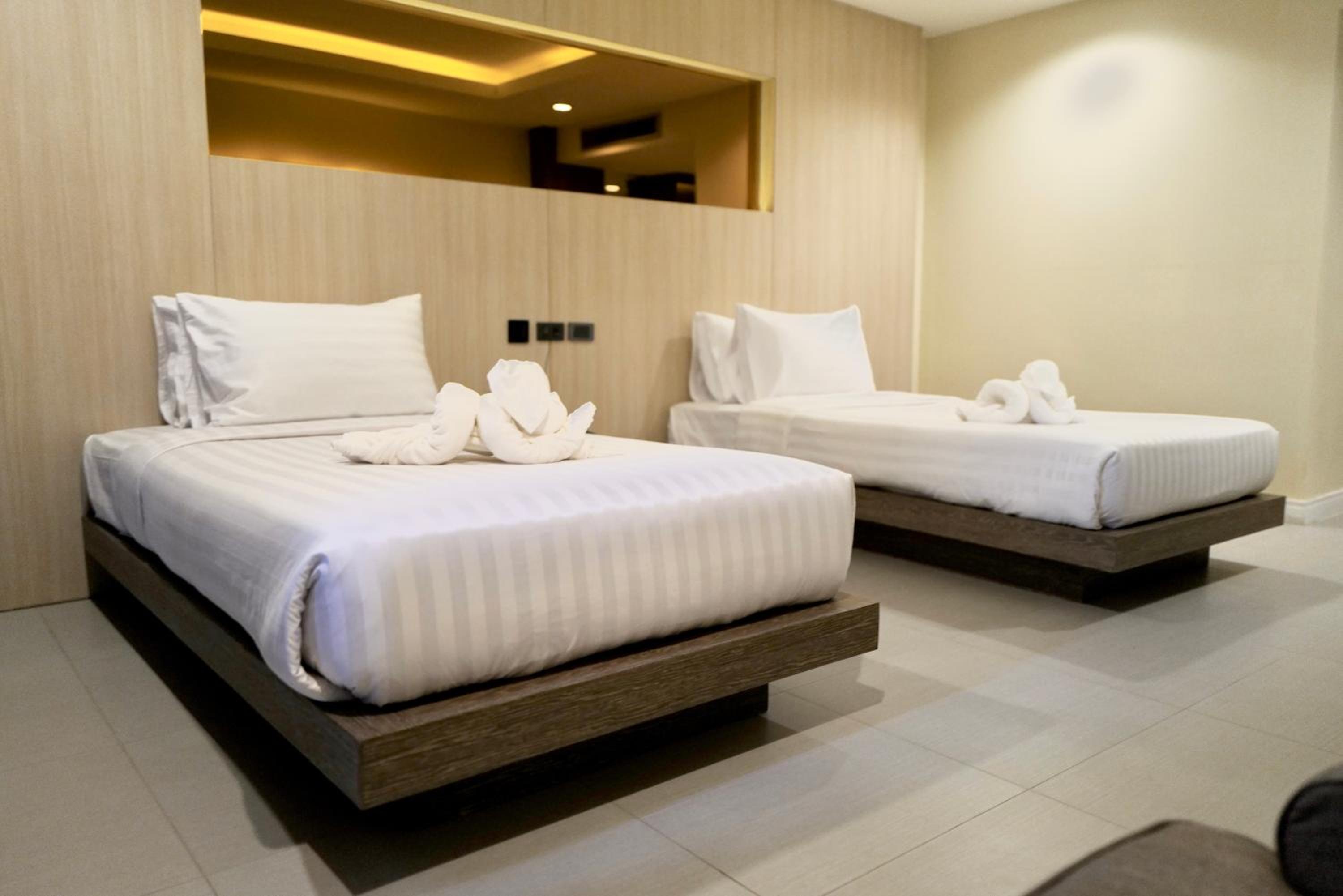 Standard Twin Room with Sea View - Photo 4